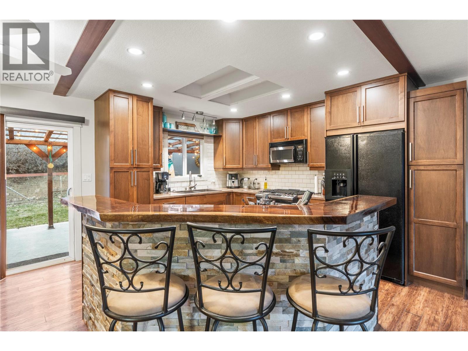 1718 Grandview Avenue, Lumby, British Columbia V0E 2G0 - Photo 2 - 10333494