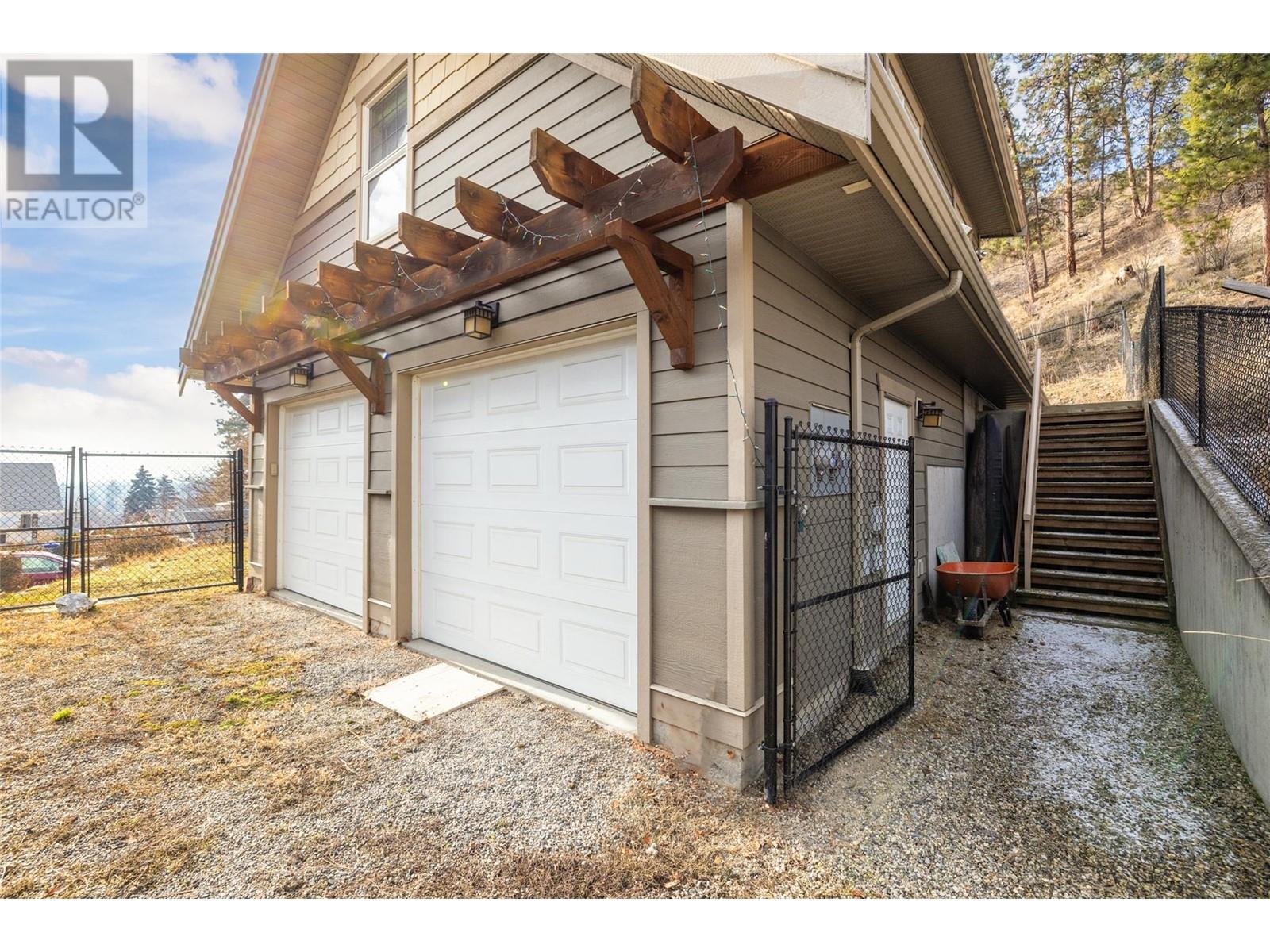 864 Clifton Road Kelowna