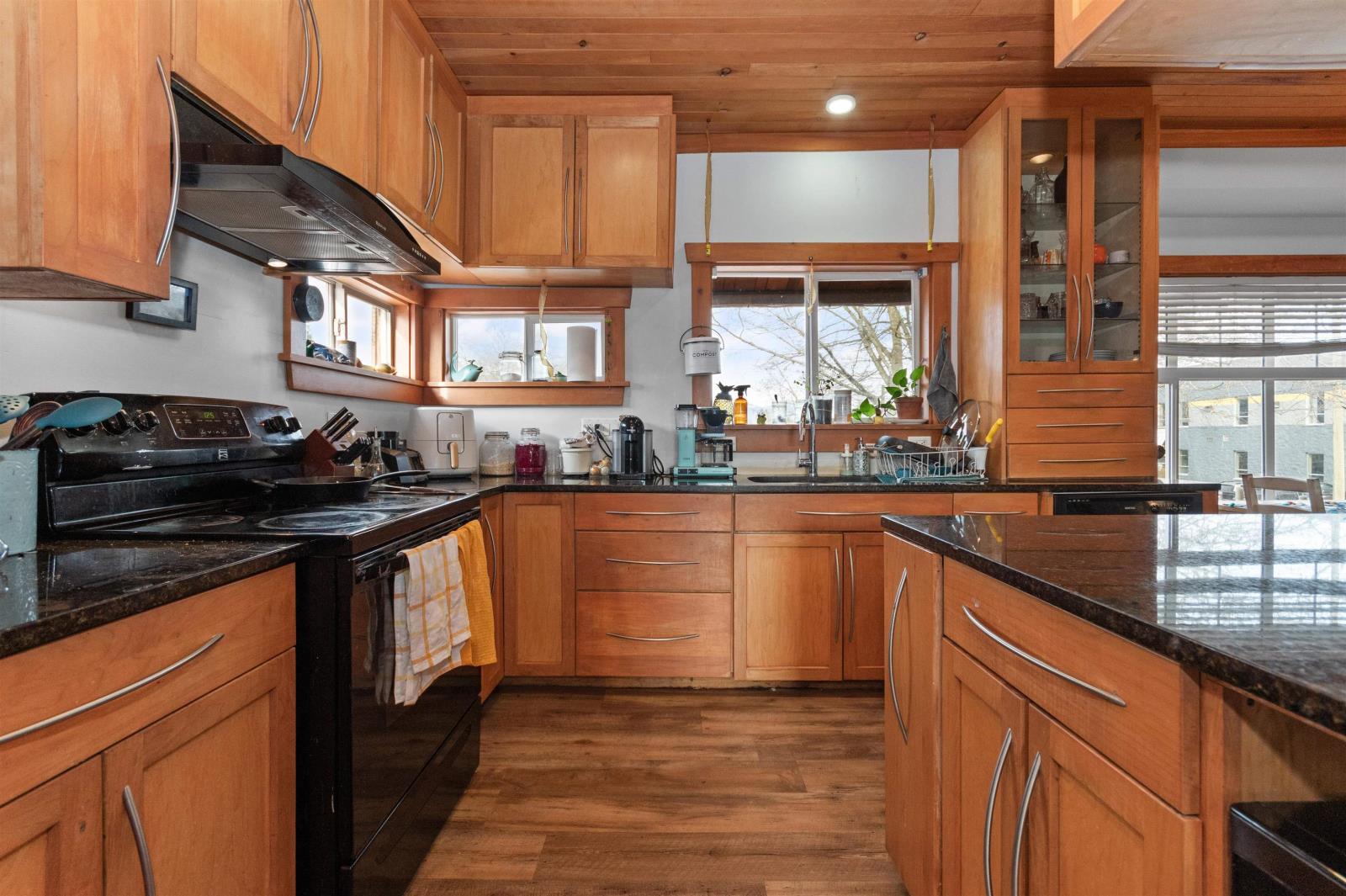 8971 Nowell Street, Chilliwack Downtown, Chilliwack, British Columbia V2P 4W9 - Photo 2 - R2960825