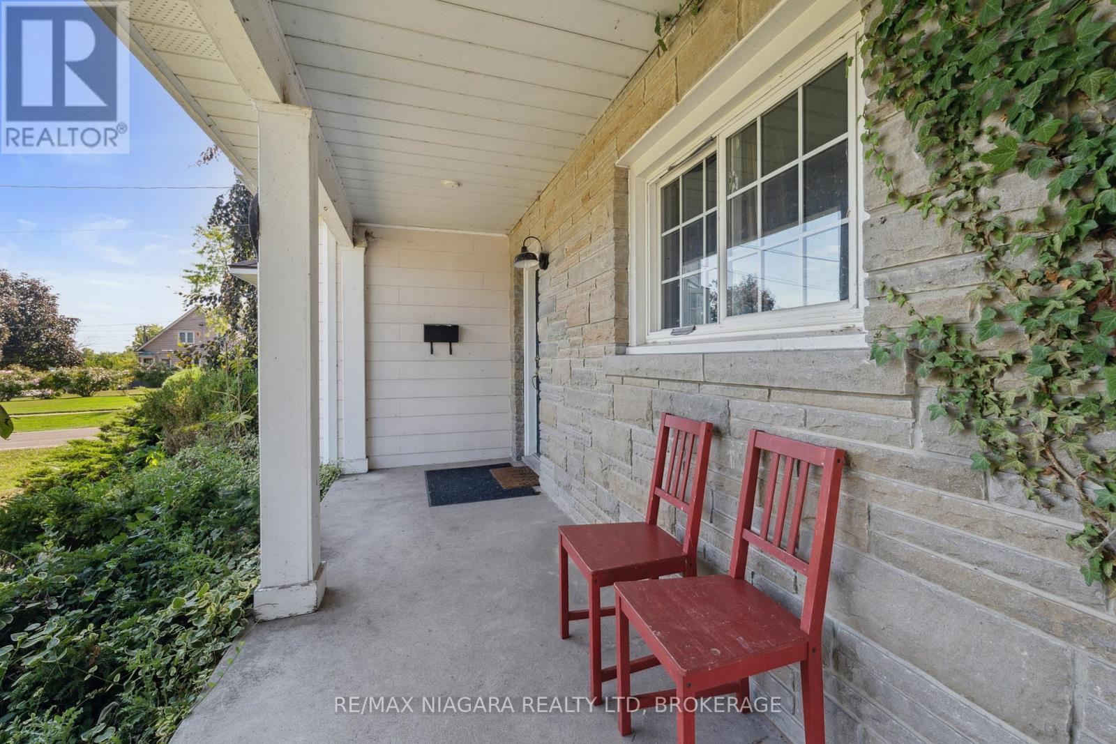 Property at 455 NIAGARA BOULEVARD image 3