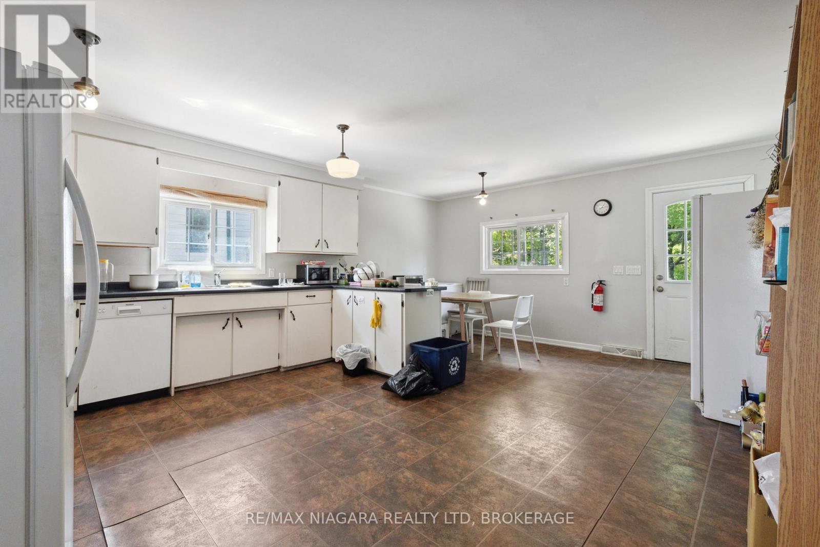 Property at 455 NIAGARA BOULEVARD image 4