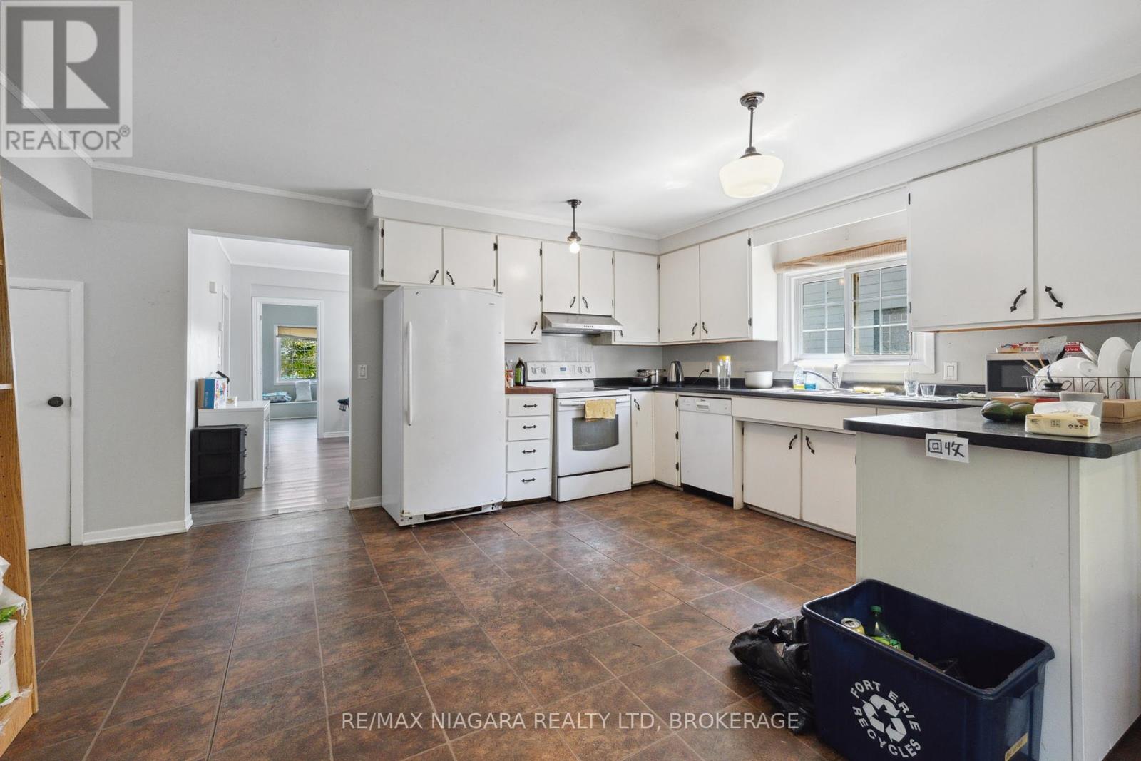 Property at 455 NIAGARA BOULEVARD image 5