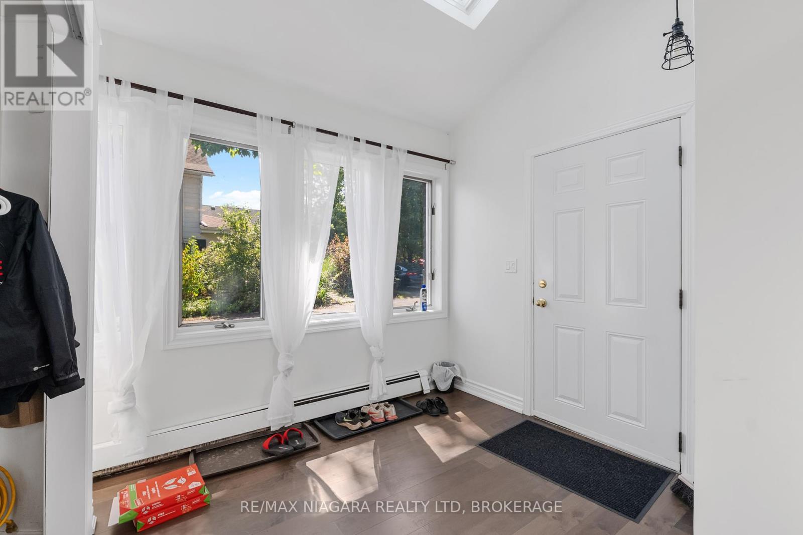 Property at 463 NIAGARA BOULEVARD image 3