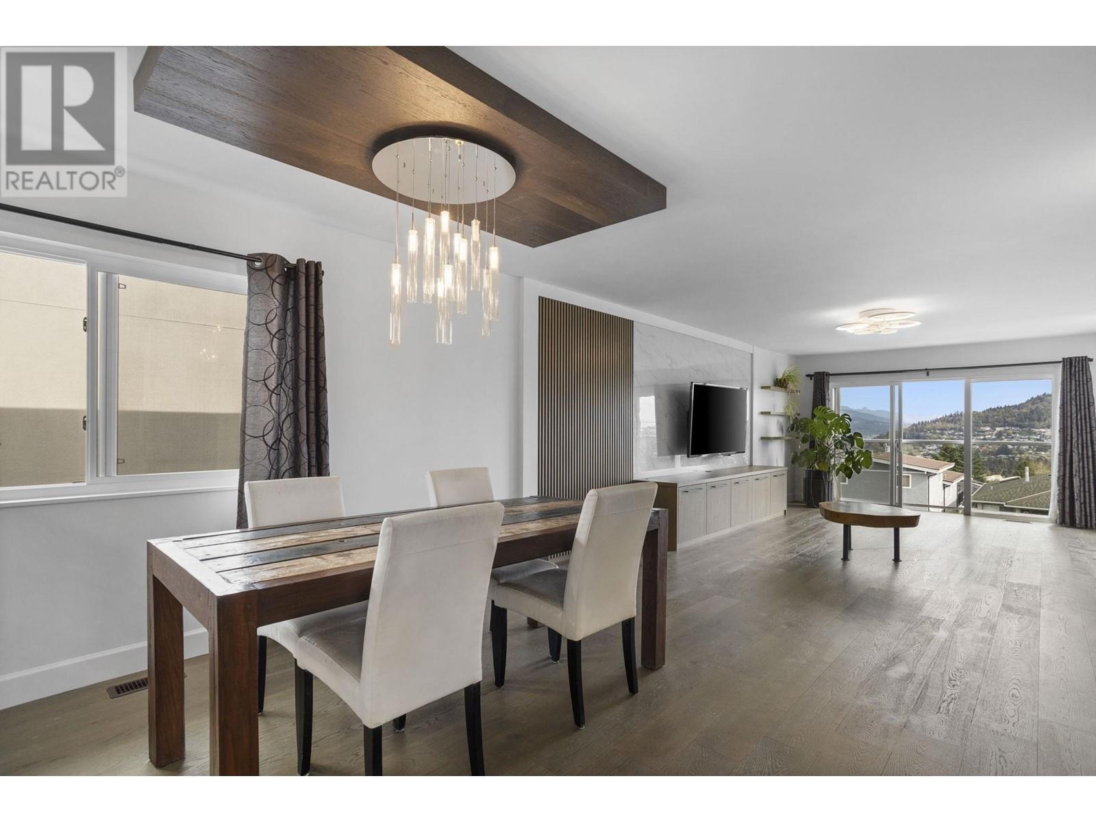Listing Picture 15 of 40 : 51 N SEA AVENUE, Burnaby / 本拿比 - 魯藝地產 Yvonne Lu Group - MLS Medallion Club Member