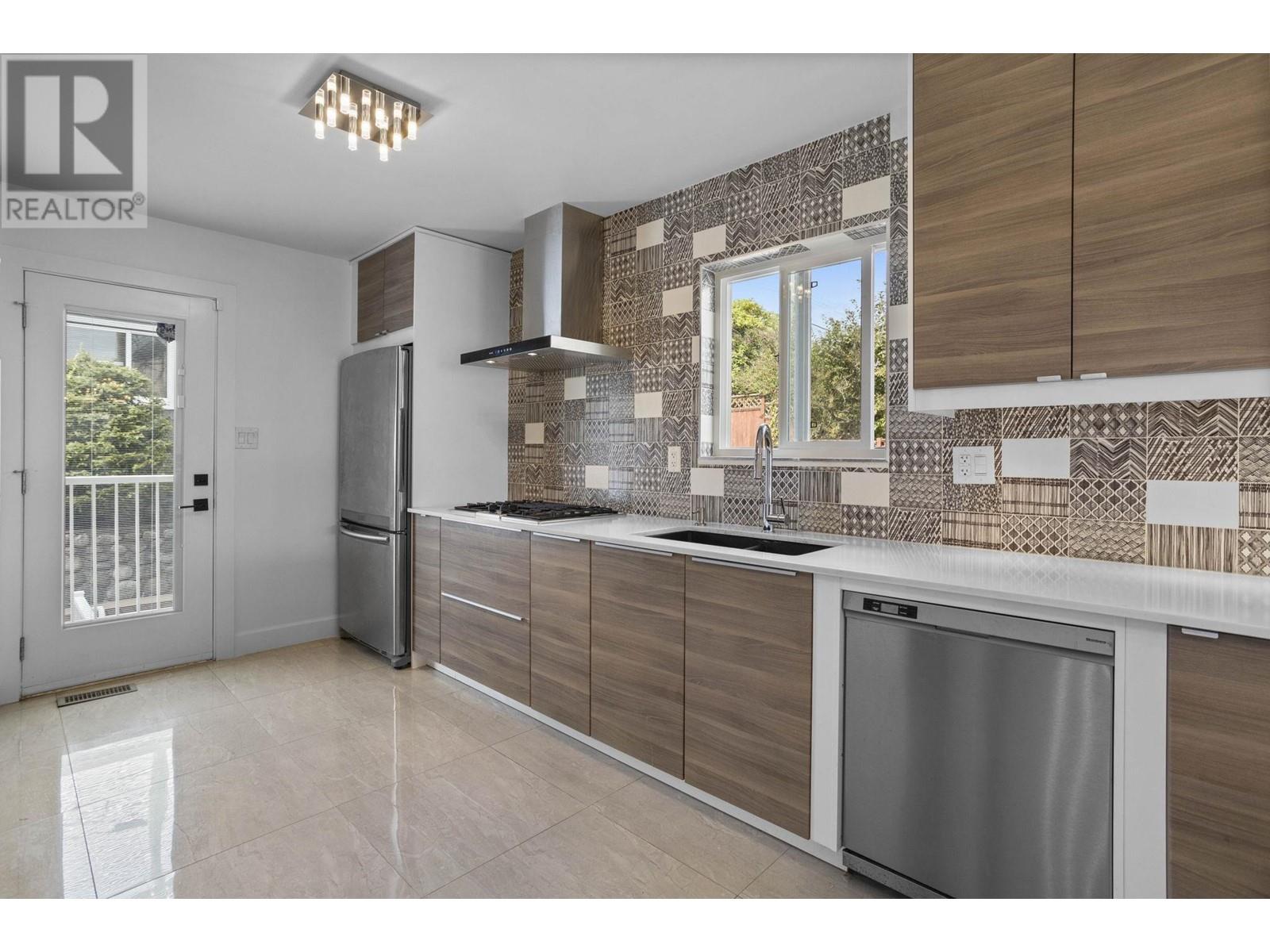 Listing Picture 17 of 40 : 51 N SEA AVENUE, Burnaby / 本拿比 - 魯藝地產 Yvonne Lu Group - MLS Medallion Club Member