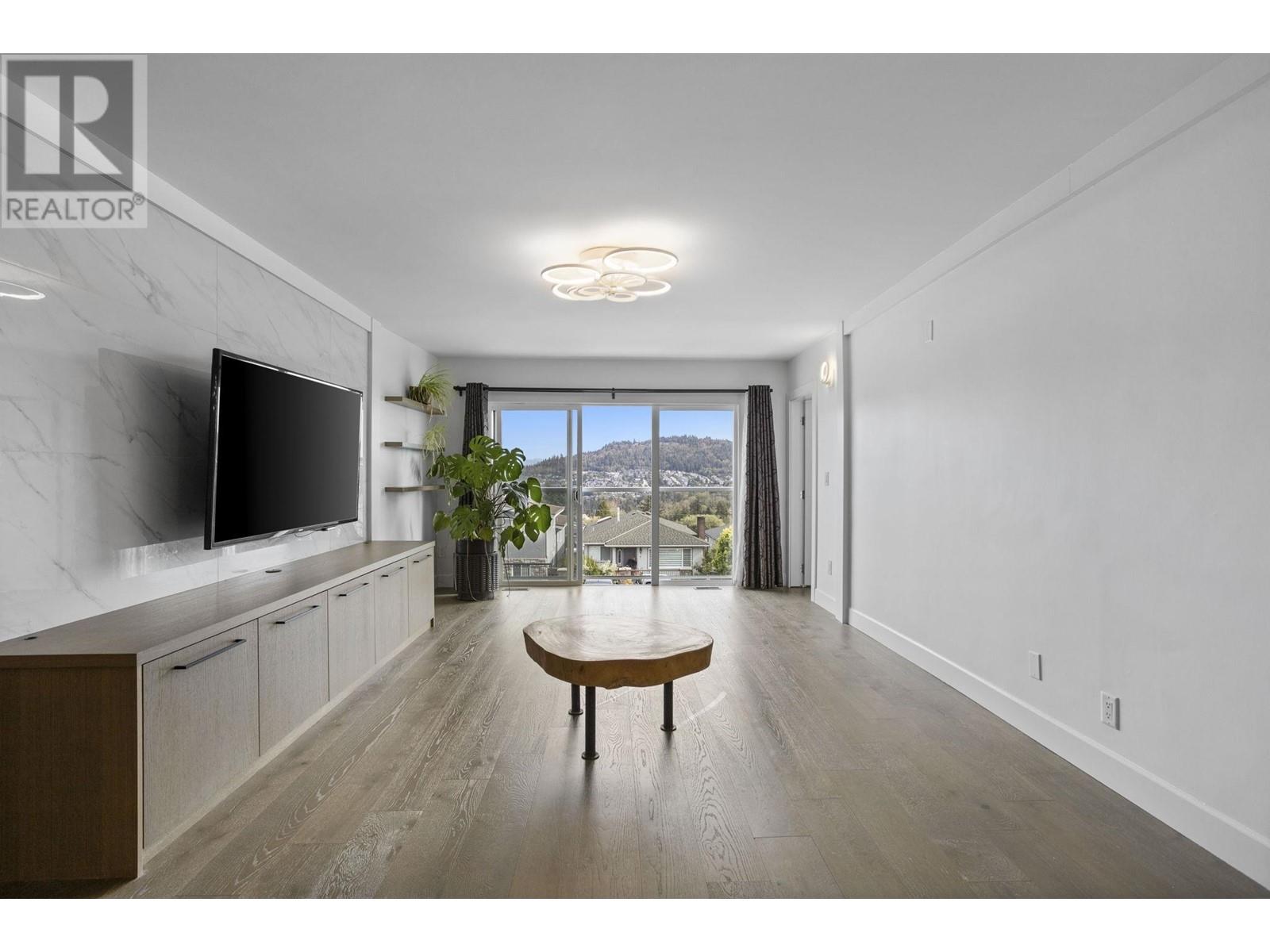 Listing Picture 10 of 40 : 51 N SEA AVENUE, Burnaby / 本拿比 - 魯藝地產 Yvonne Lu Group - MLS Medallion Club Member