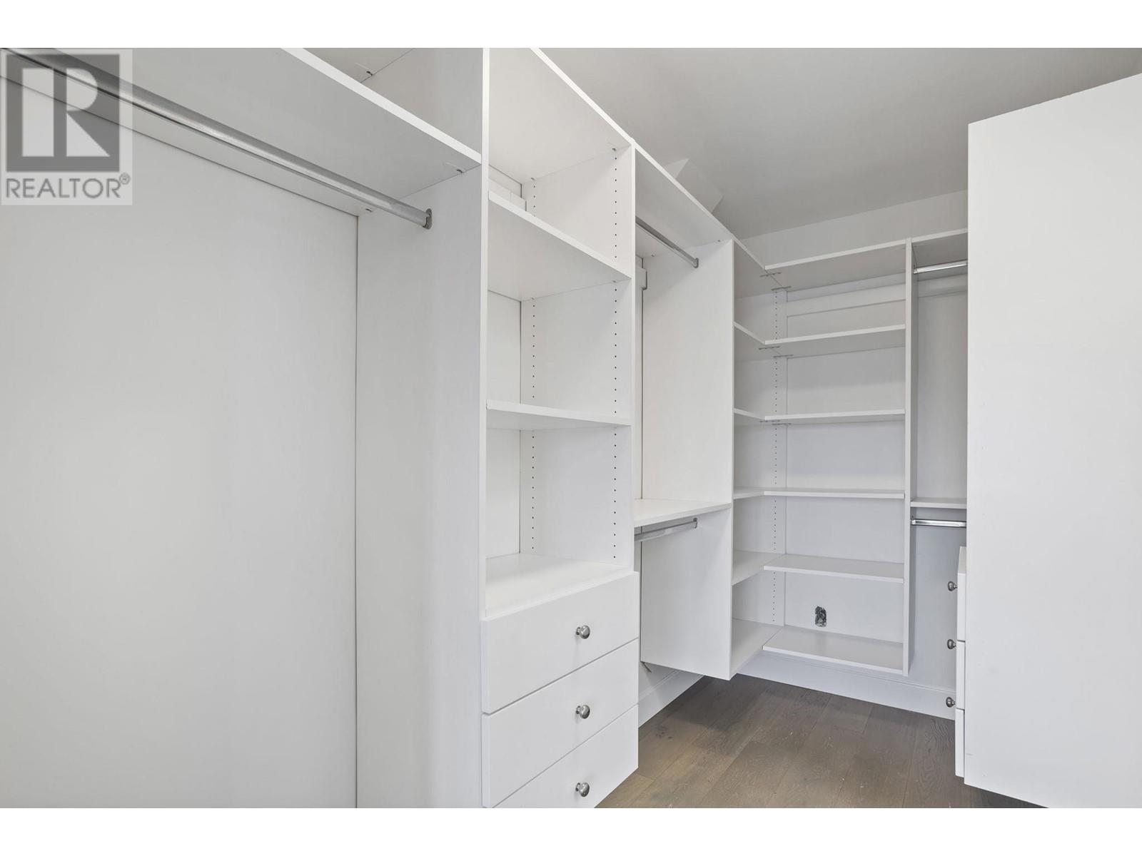 Listing Picture 23 of 40 : 51 N SEA AVENUE, Burnaby / 本拿比 - 魯藝地產 Yvonne Lu Group - MLS Medallion Club Member
