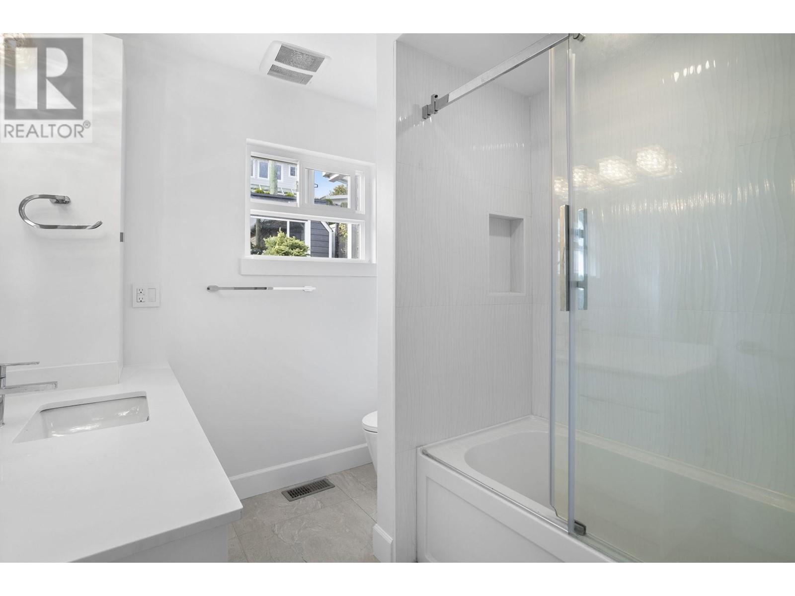 Listing Picture 28 of 40 : 51 N SEA AVENUE, Burnaby / 本拿比 - 魯藝地產 Yvonne Lu Group - MLS Medallion Club Member