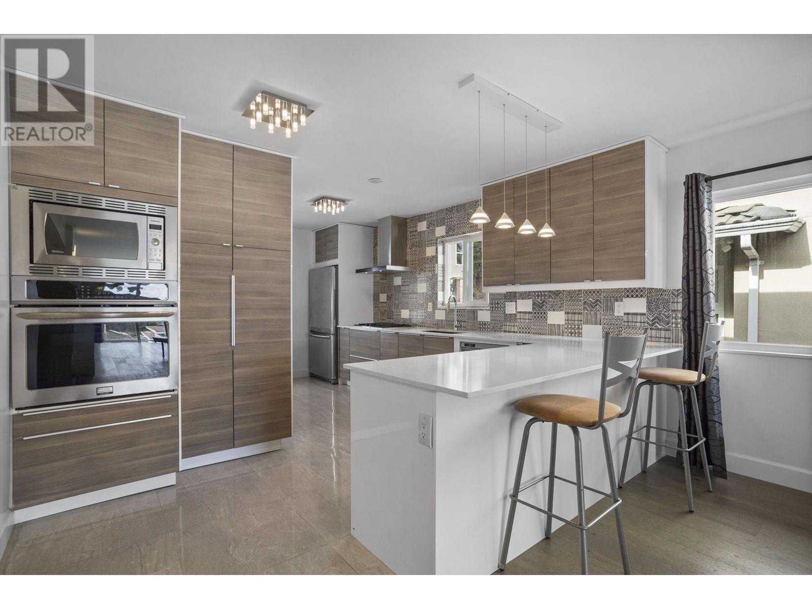Listing Picture 16 of 40 : 51 N SEA AVENUE, Burnaby / 本拿比 - 魯藝地產 Yvonne Lu Group - MLS Medallion Club Member