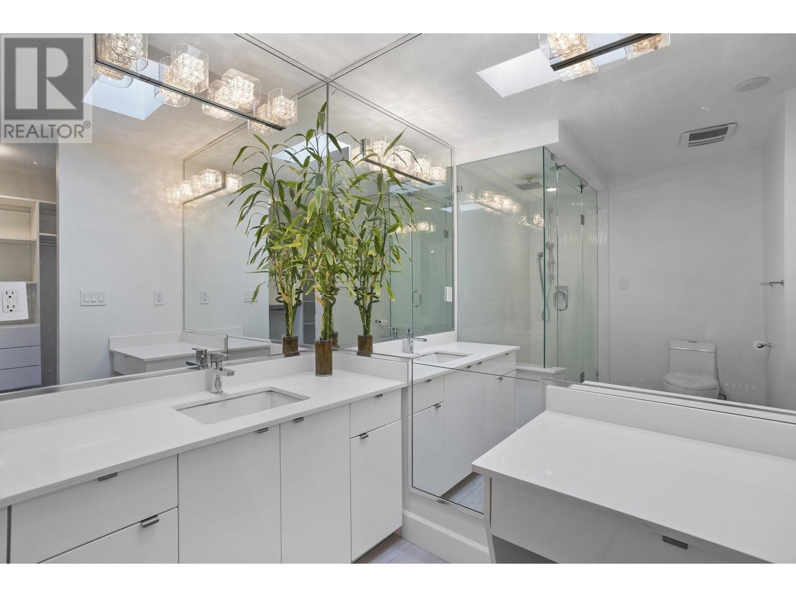 Listing Picture 25 of 40 : 51 N SEA AVENUE, Burnaby / 本拿比 - 魯藝地產 Yvonne Lu Group - MLS Medallion Club Member