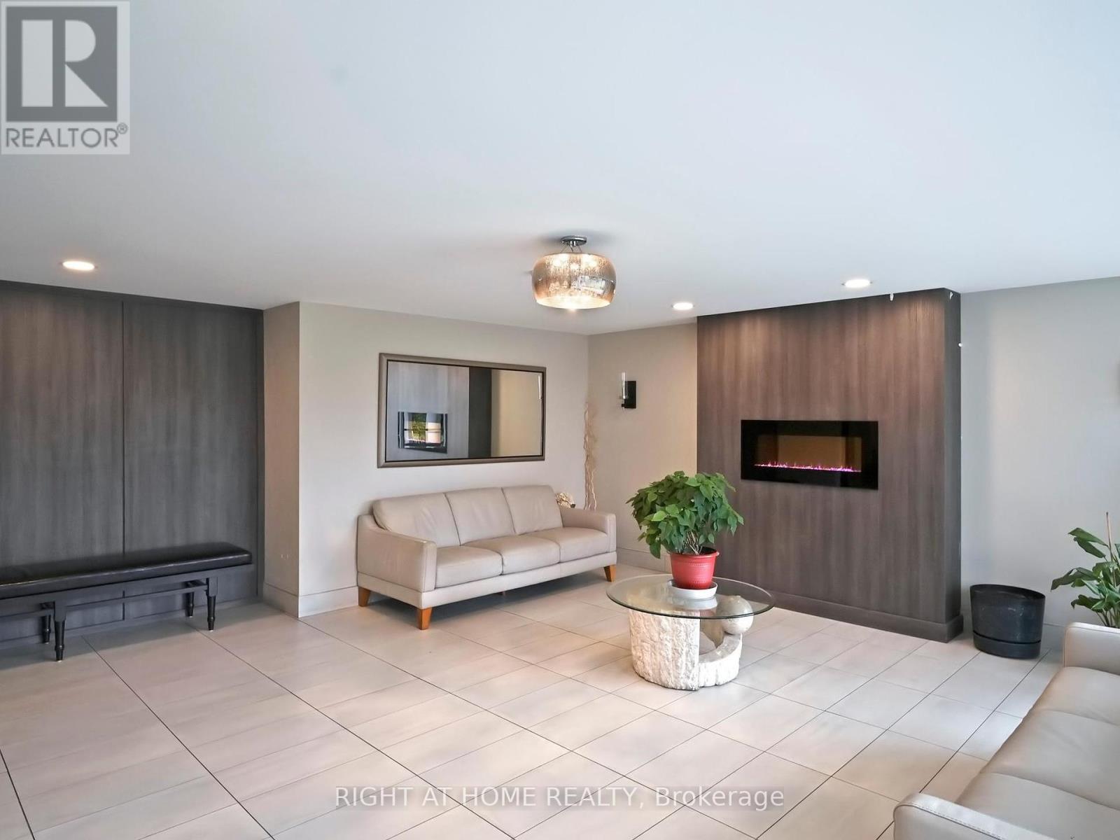 Property at 1004 - 1100 CAVEN STREET image 3