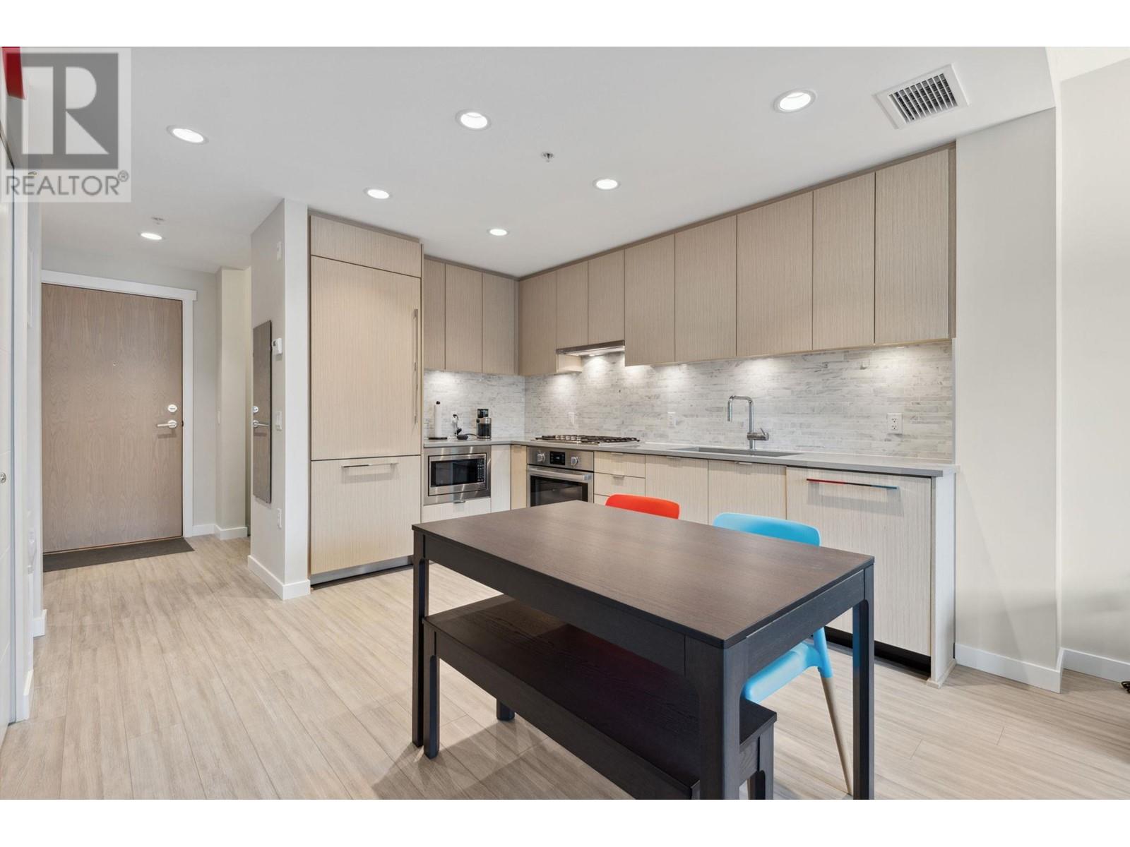 Listing Picture 4 of 30 : 425 9213 ODLIN ROAD, Richmond / 烈治文 - 魯藝地產 Yvonne Lu Group - MLS Medallion Club Member
