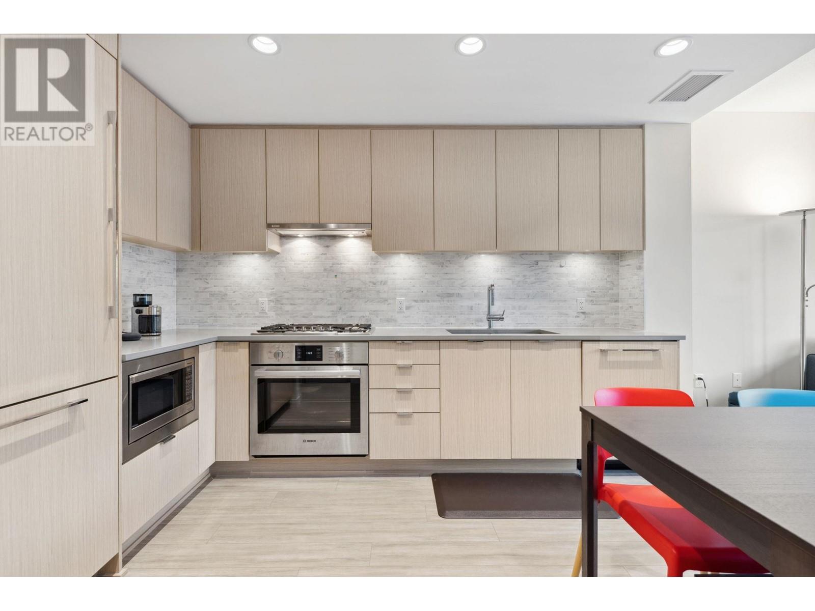 Listing Picture 8 of 30 : 425 9213 ODLIN ROAD, Richmond / 烈治文 - 魯藝地產 Yvonne Lu Group - MLS Medallion Club Member