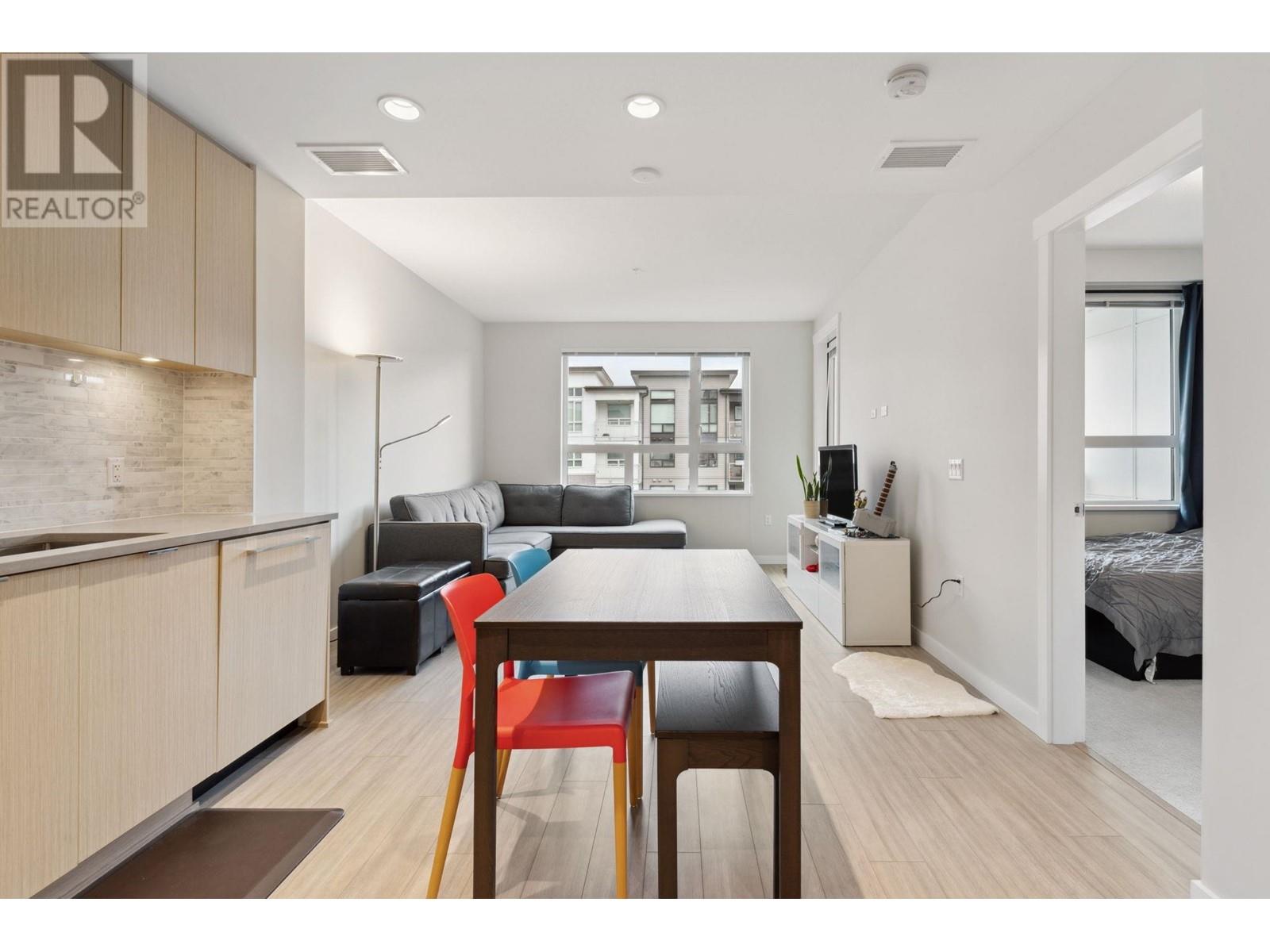 Listing Picture 6 of 30 : 425 9213 ODLIN ROAD, Richmond / 烈治文 - 魯藝地產 Yvonne Lu Group - MLS Medallion Club Member