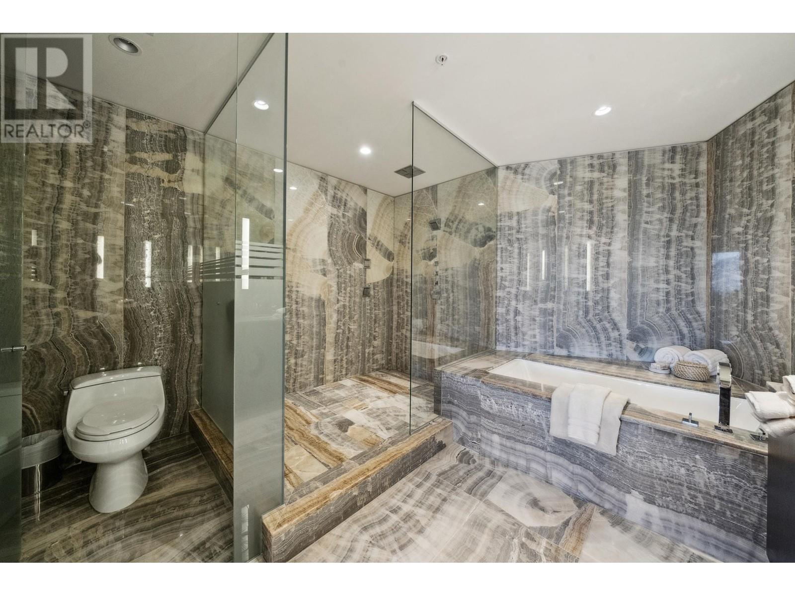 Listing Picture 39 of 40 : 4603 1011 W CORDOVA STREET, Vancouver / 溫哥華 - 魯藝地產 Yvonne Lu Group - MLS Medallion Club Member
