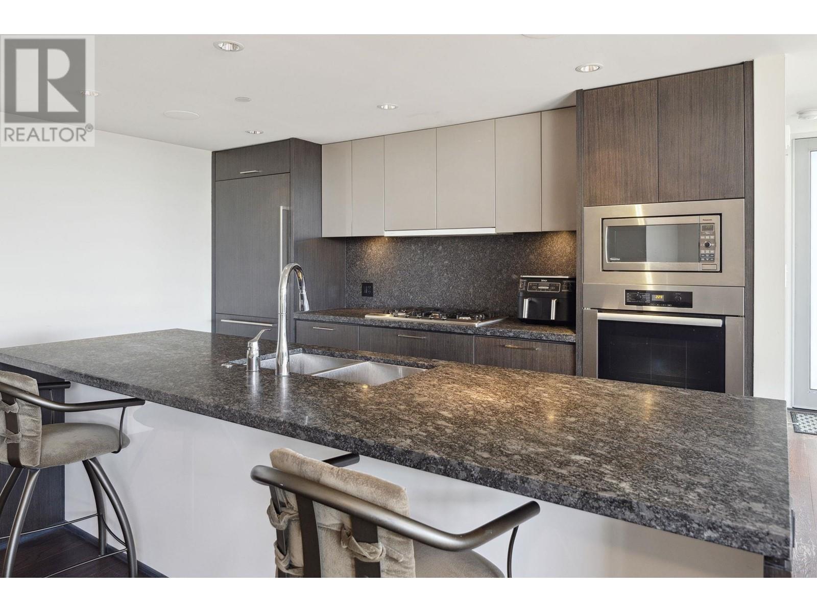 301 918 Keith Road, West Vancouver, British Columbia  V7T 1M3 - Photo 10 - R2960916