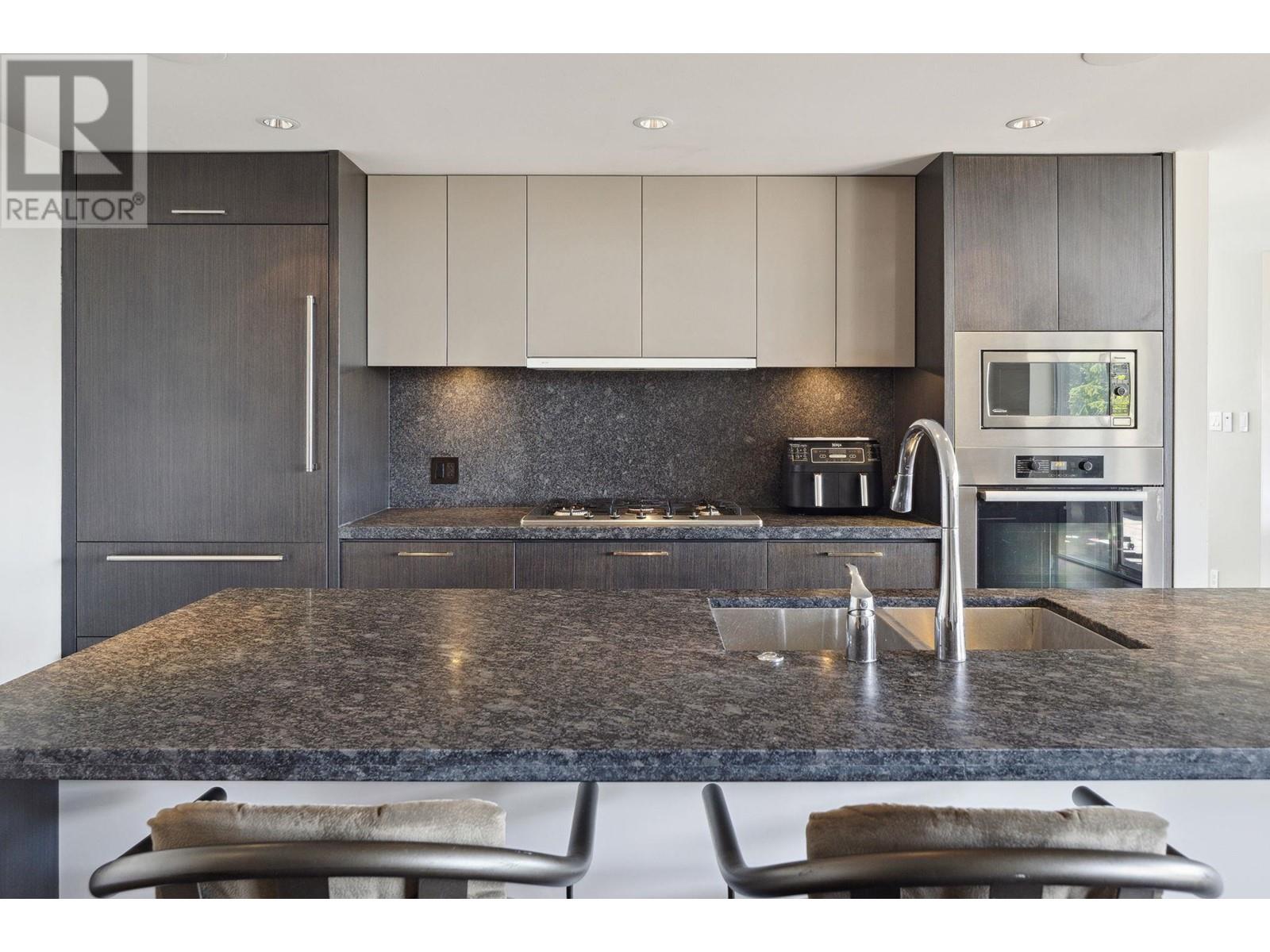 301 918 Keith Road, West Vancouver, British Columbia  V7T 1M3 - Photo 11 - R2960916