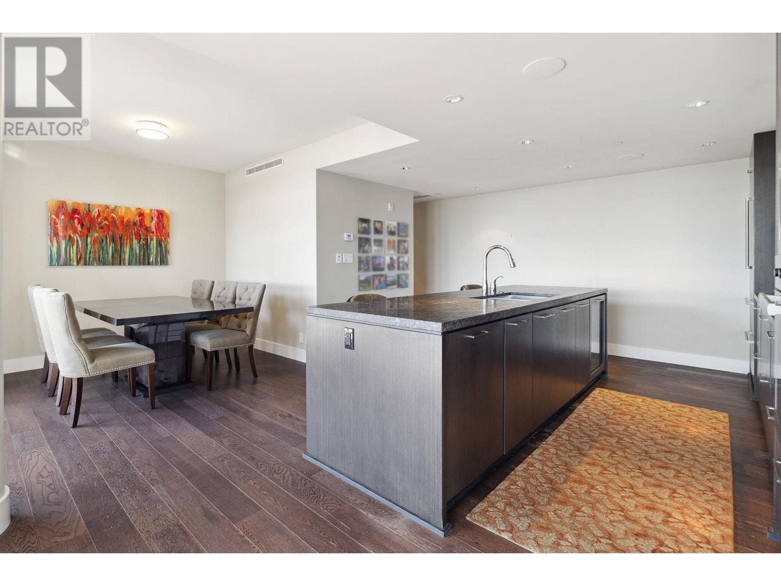 301 918 Keith Road, West Vancouver, British Columbia  V7T 1M3 - Photo 14 - R2960916