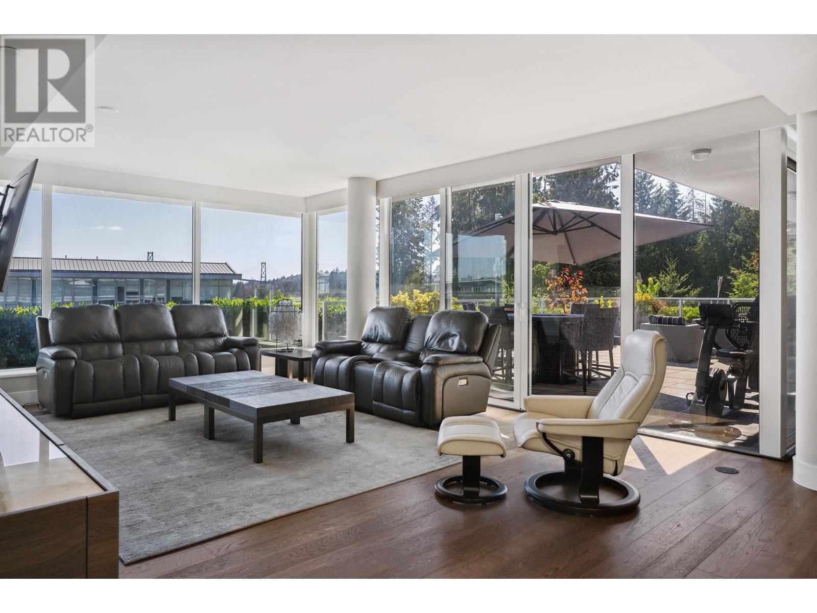 301 918 Keith Road, West Vancouver, British Columbia  V7T 1M3 - Photo 5 - R2960916