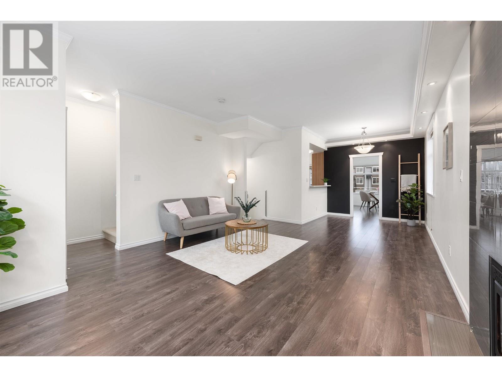 5 7322 HEATHER STREET