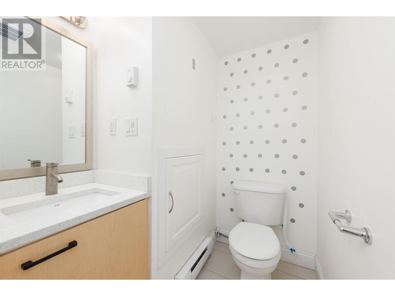 5 7322 HEATHER STREET