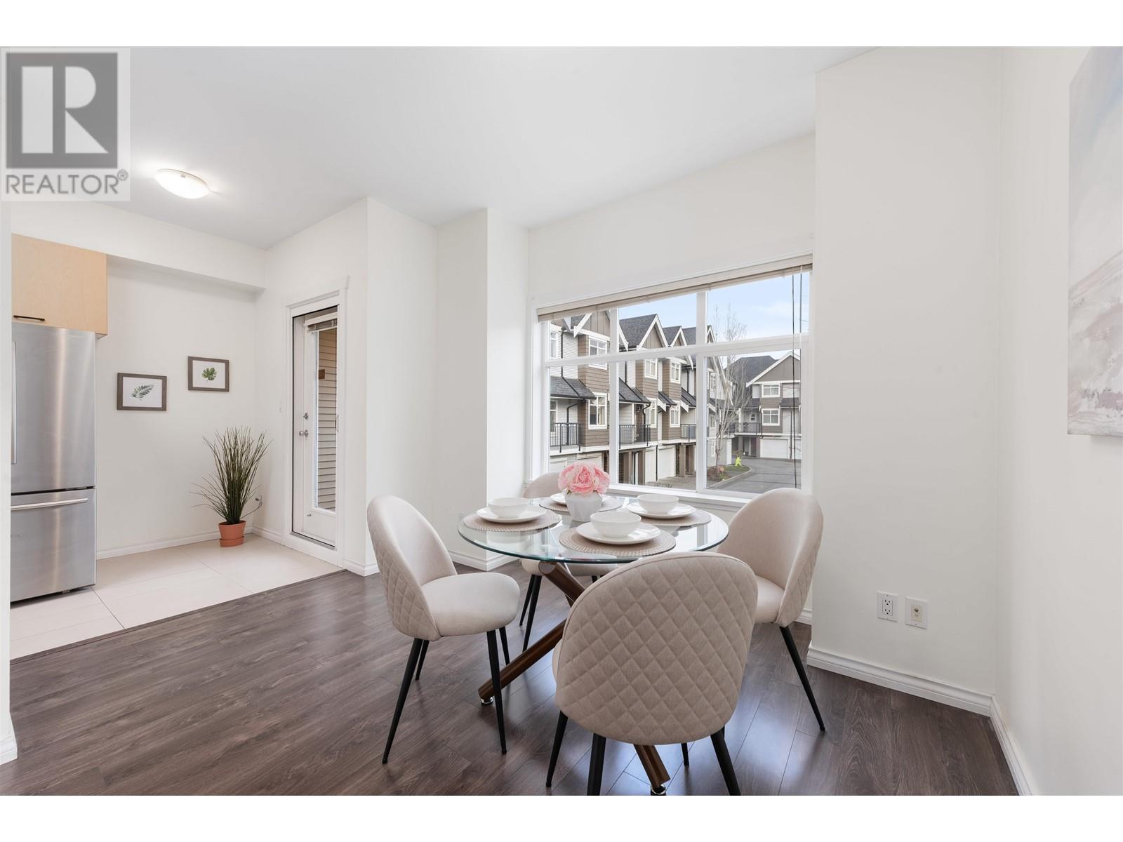 5 7322 HEATHER STREET