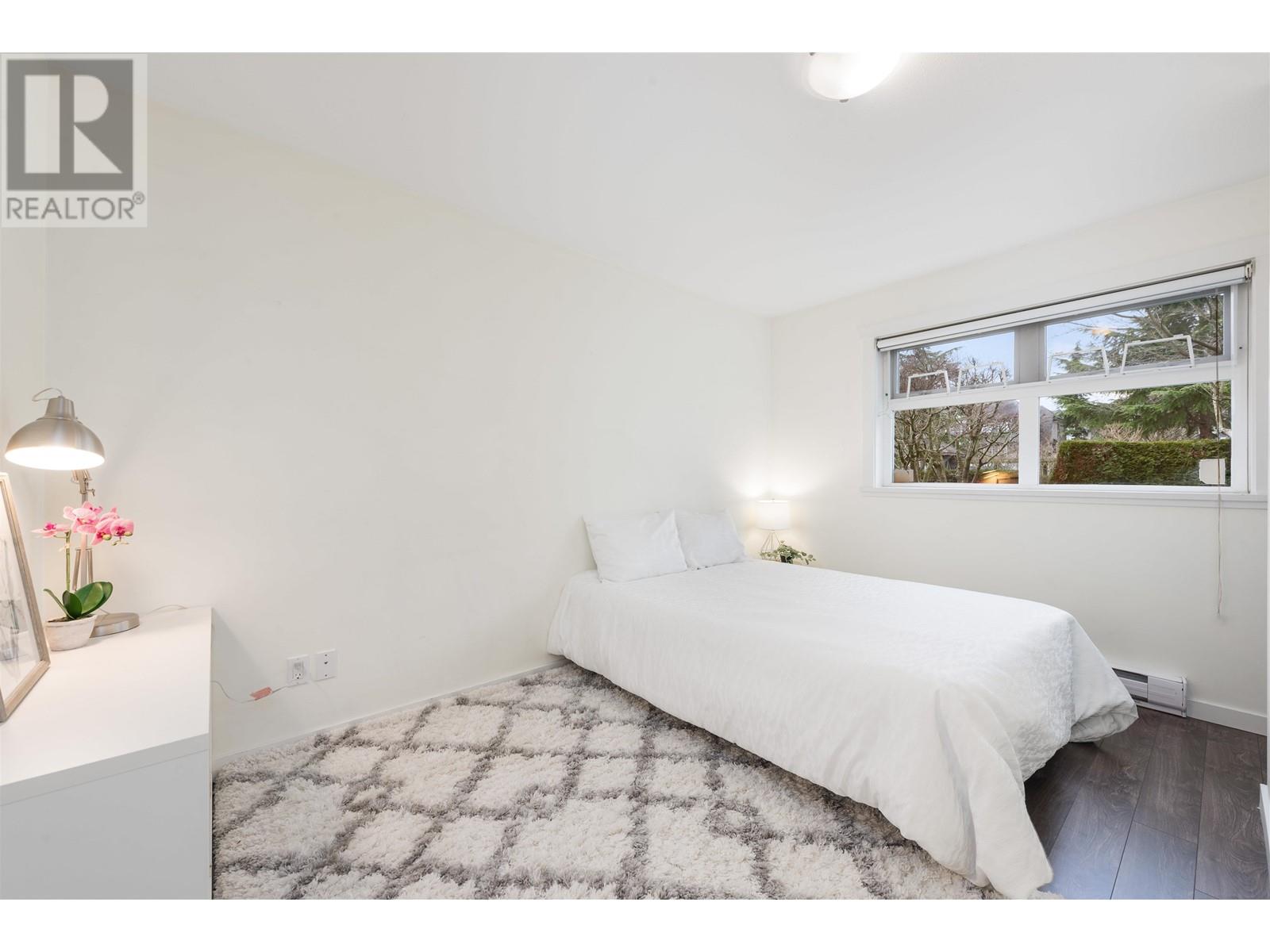 5 7322 HEATHER STREET