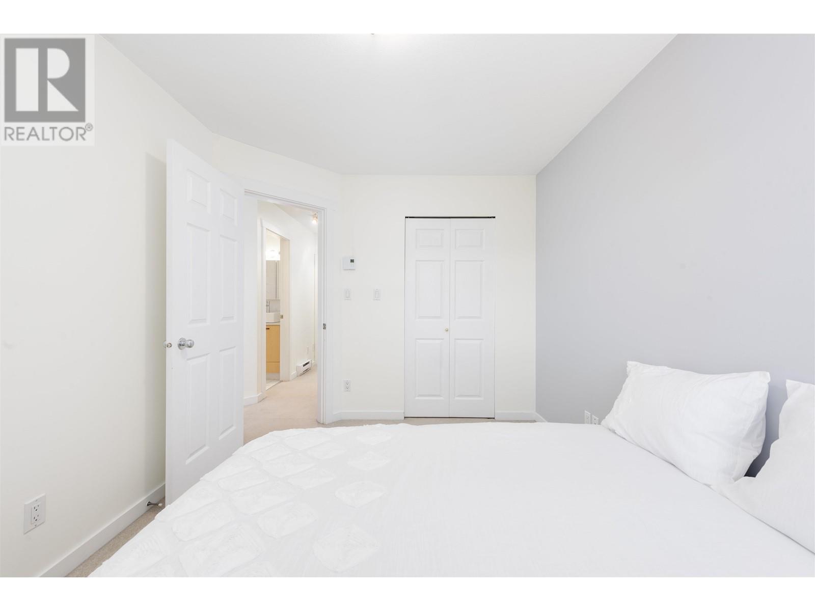 5 7322 HEATHER STREET