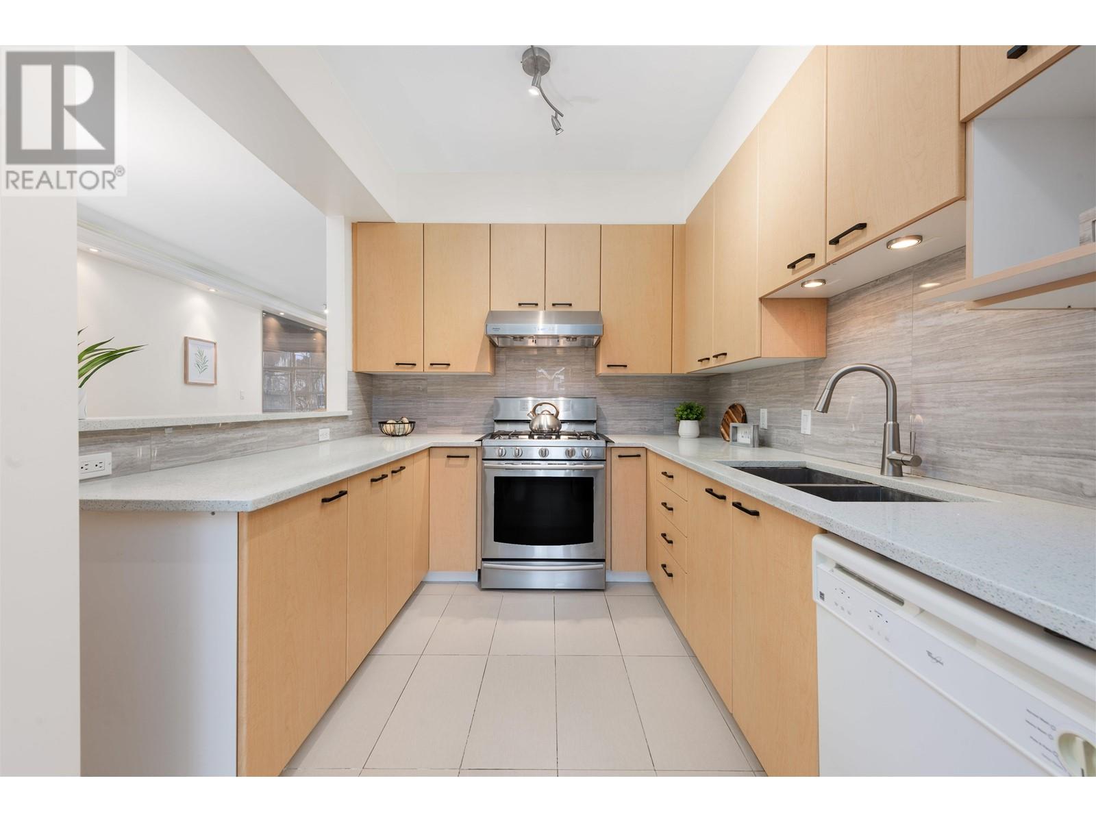 5 7322 HEATHER STREET