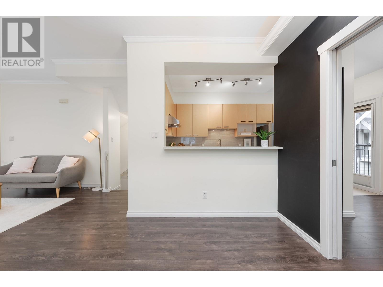 5 7322 HEATHER STREET