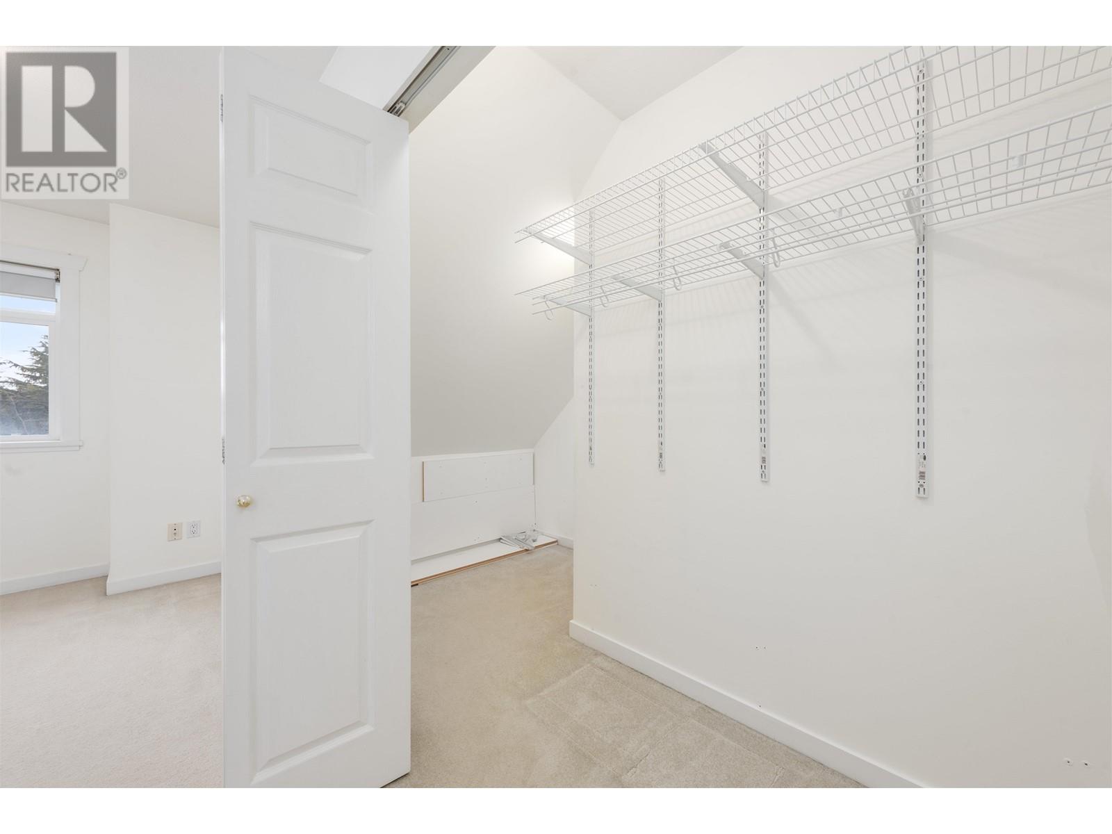 5 7322 HEATHER STREET