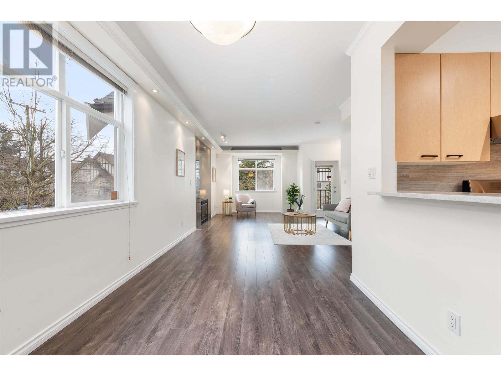 5 7322 HEATHER STREET