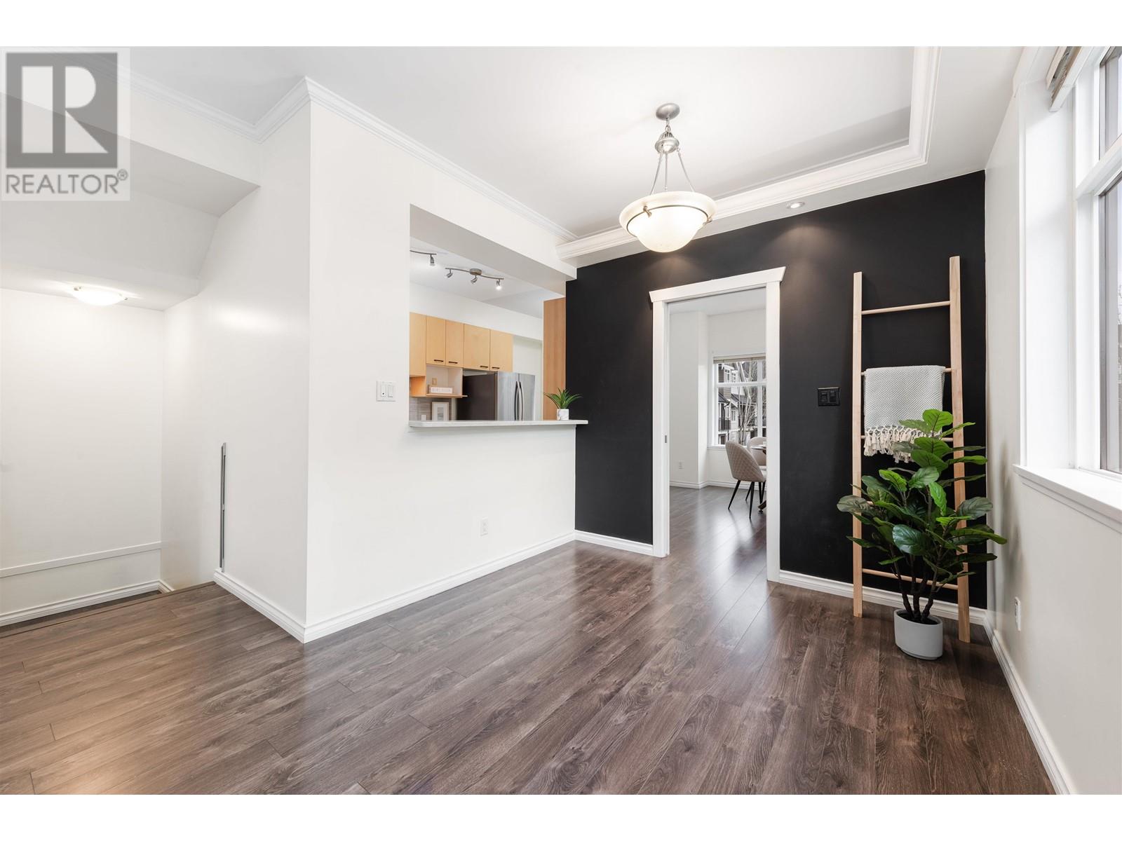 5 7322 HEATHER STREET