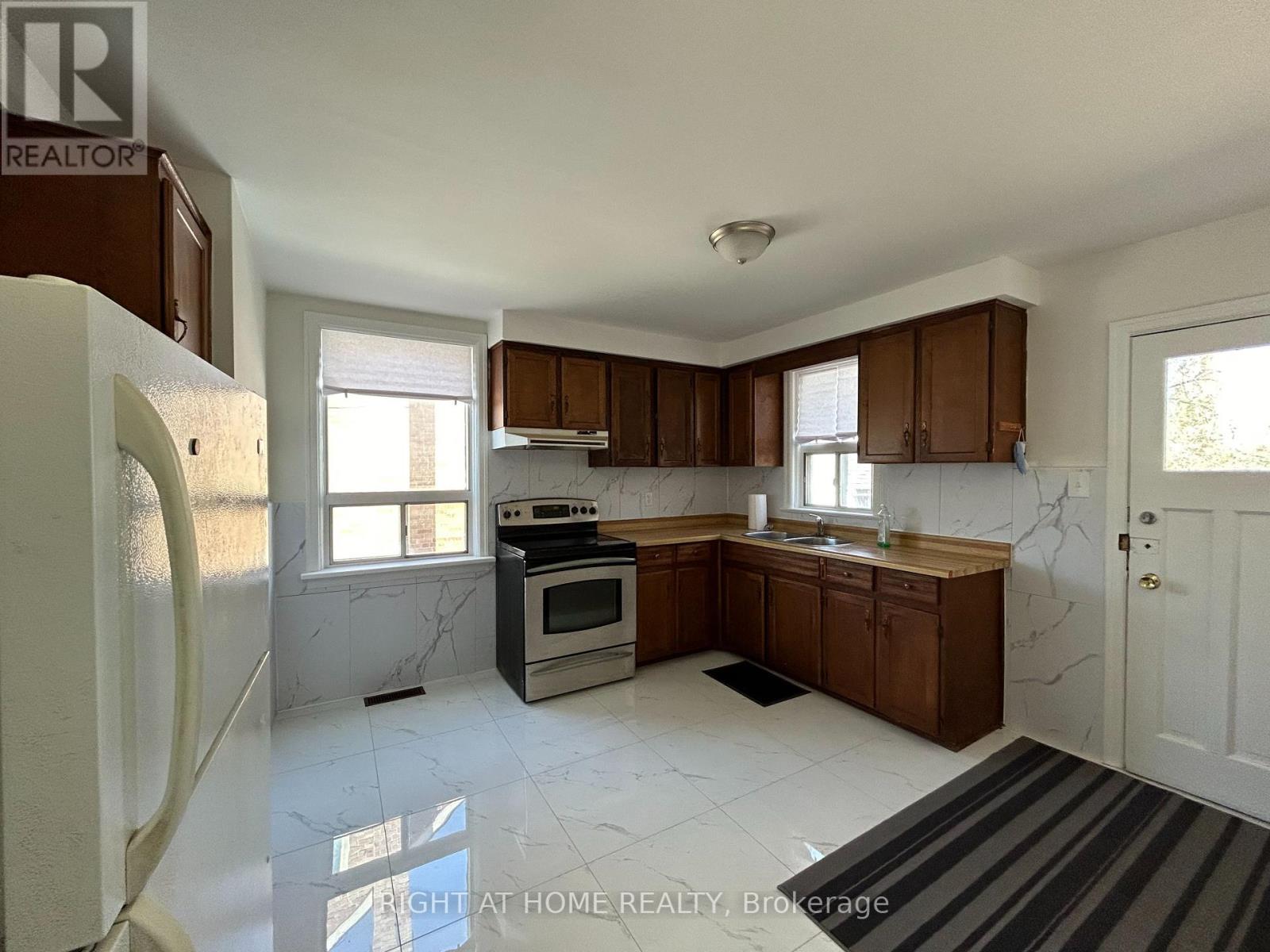 50 Moore Park Avenue, Toronto, Ontario  M2M 1M9 - Photo 10 - C11944105