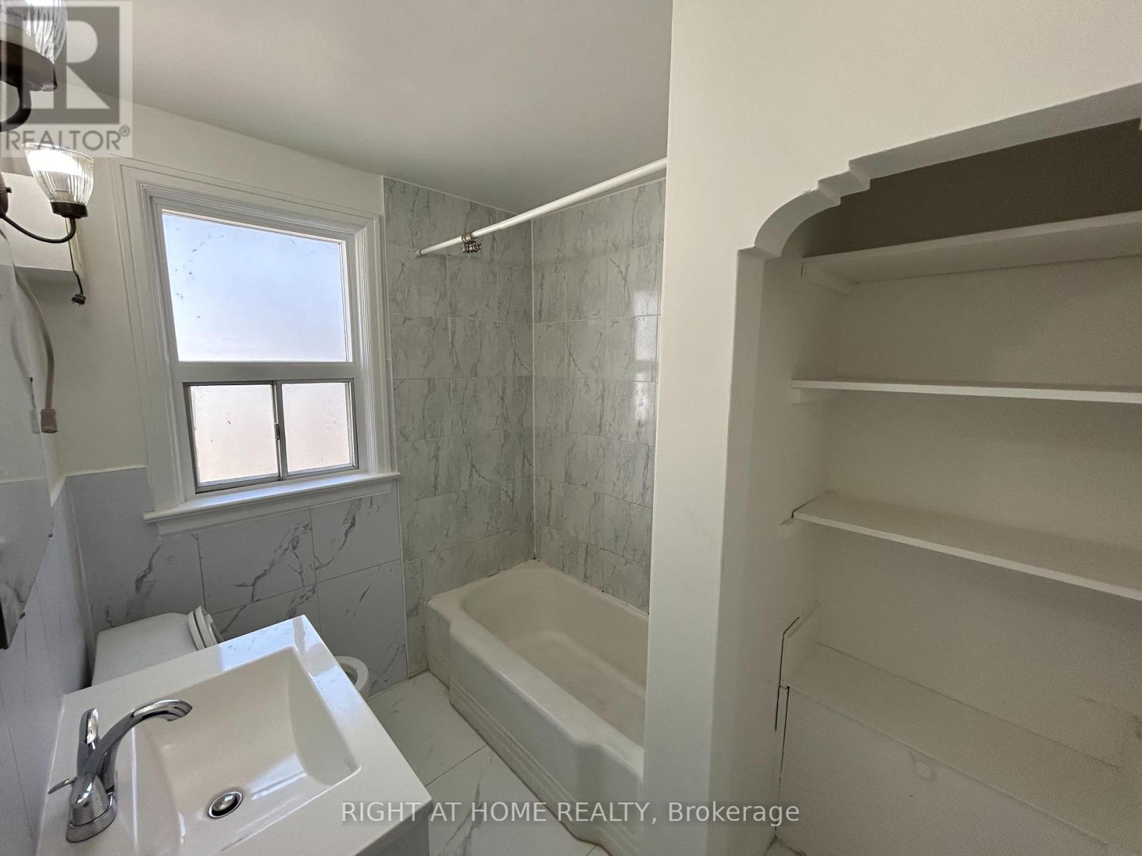 50 Moore Park Avenue, Toronto, Ontario  M2M 1M9 - Photo 8 - C11944105