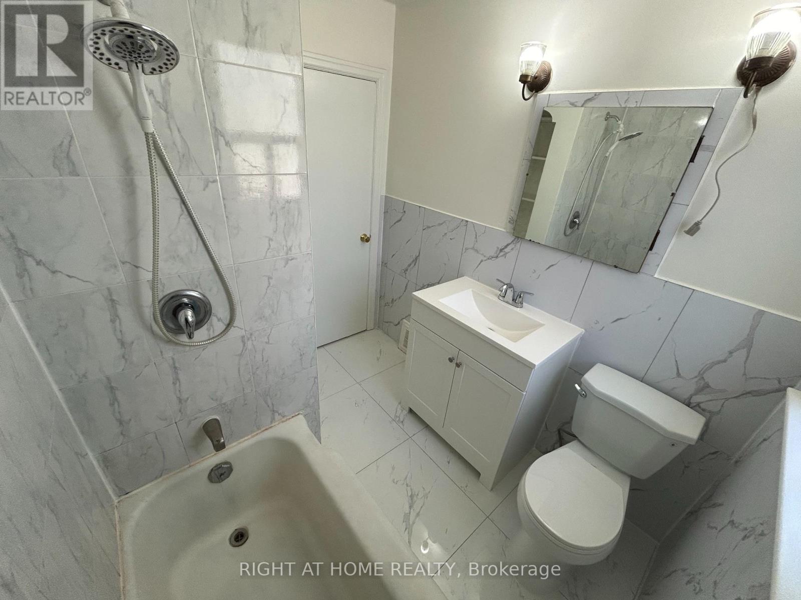 50 Moore Park Avenue, Toronto, Ontario  M2M 1M9 - Photo 9 - C11944105