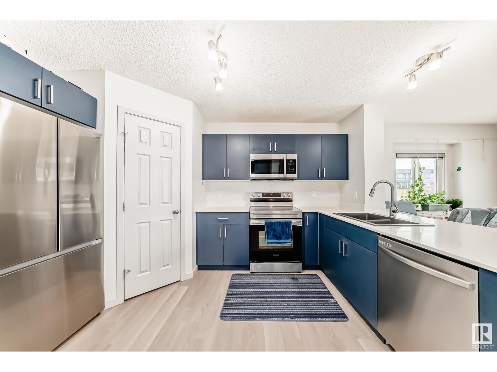 Property at 9804 227 ST NW image 4