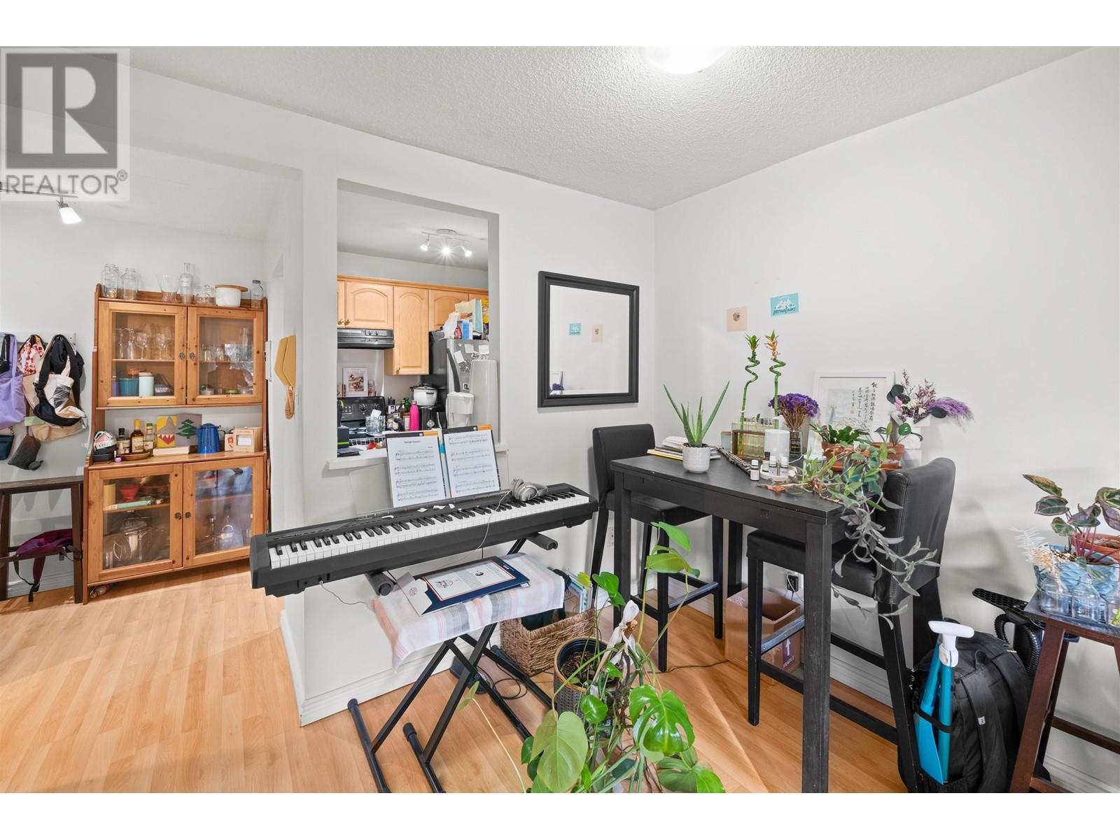 Listing Picture 13 of 33 : 208 2330 MAPLE STREET, Vancouver / 溫哥華 - 魯藝地產 Yvonne Lu Group - MLS Medallion Club Member