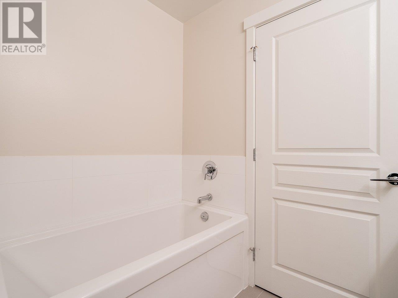 Listing Picture 23 of 32 : 416 9399 ODLIN ROAD, Richmond / 烈治文 - 魯藝地產 Yvonne Lu Group - MLS Medallion Club Member