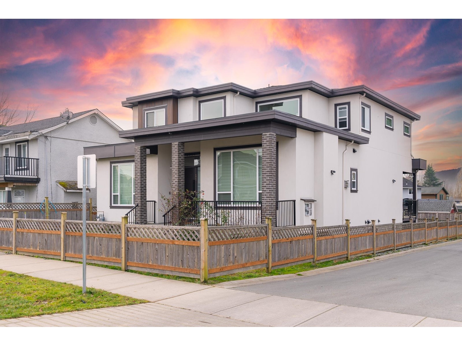Property at 5981 184 STREET image 3