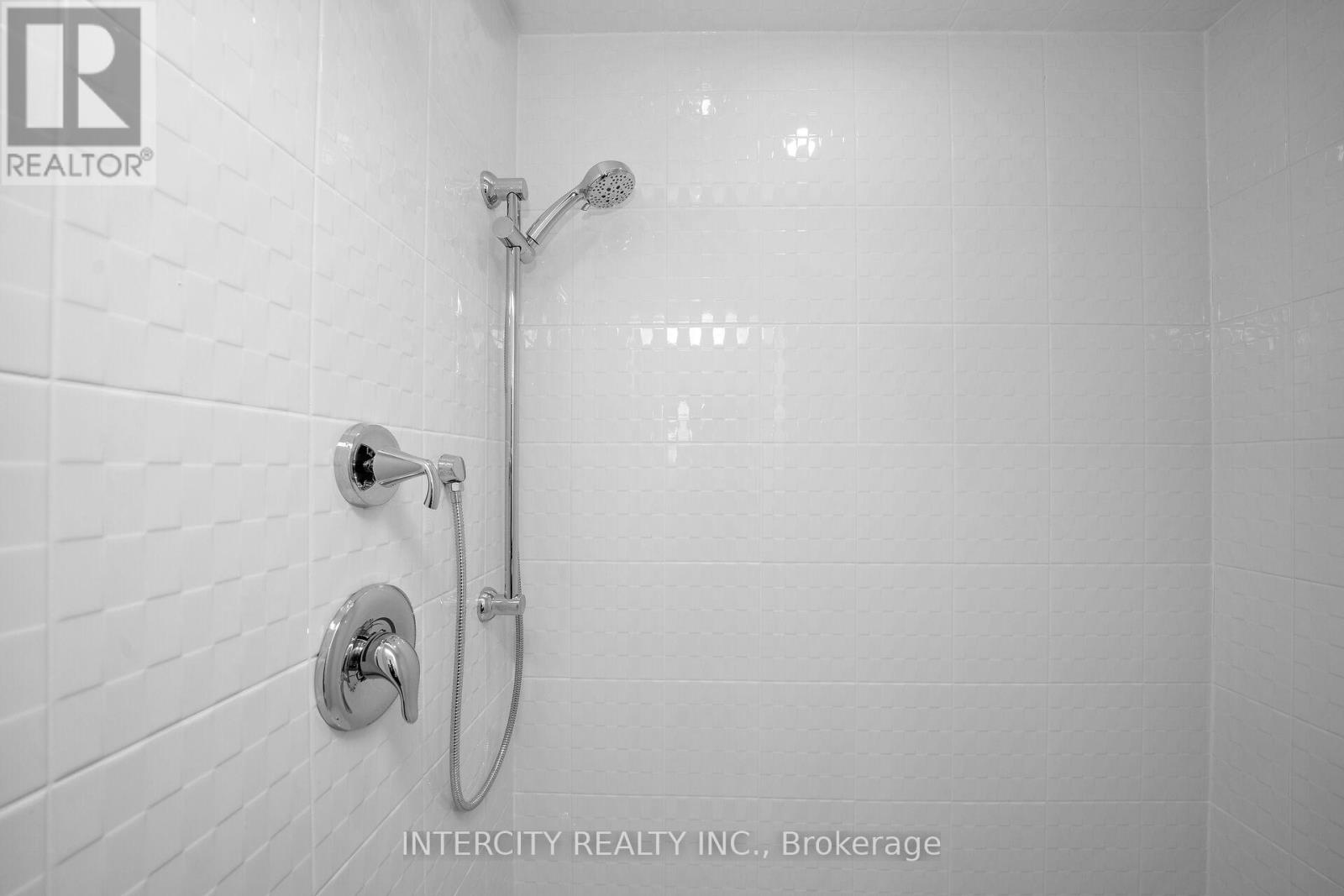 20 Tarmola Park Court, Toronto, Ontario  M9L 2L1 - Photo 24 - W8041578
