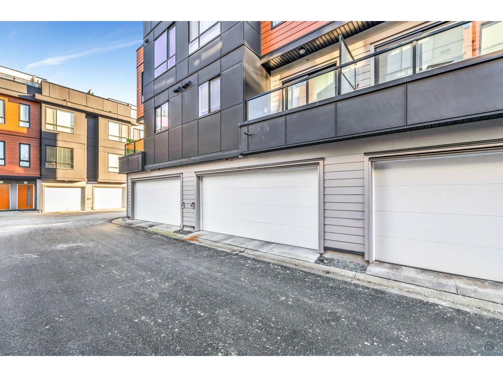 Property at 7 19749 55 AVENUE image 2
