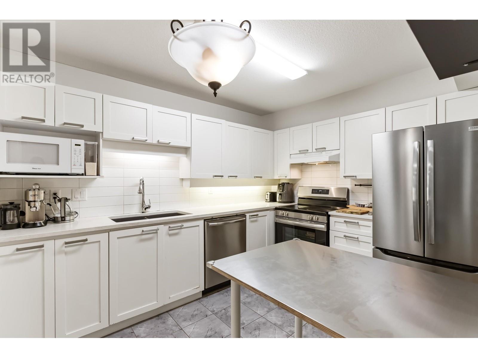 Listing Picture 9 of 32 : 308 3183 ESMOND AVENUE, Burnaby / 本拿比 - 魯藝地產 Yvonne Lu Group - MLS Medallion Club Member