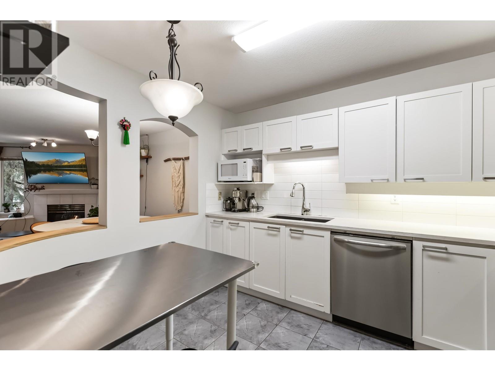 Listing Picture 10 of 32 : 308 3183 ESMOND AVENUE, Burnaby / 本拿比 - 魯藝地產 Yvonne Lu Group - MLS Medallion Club Member