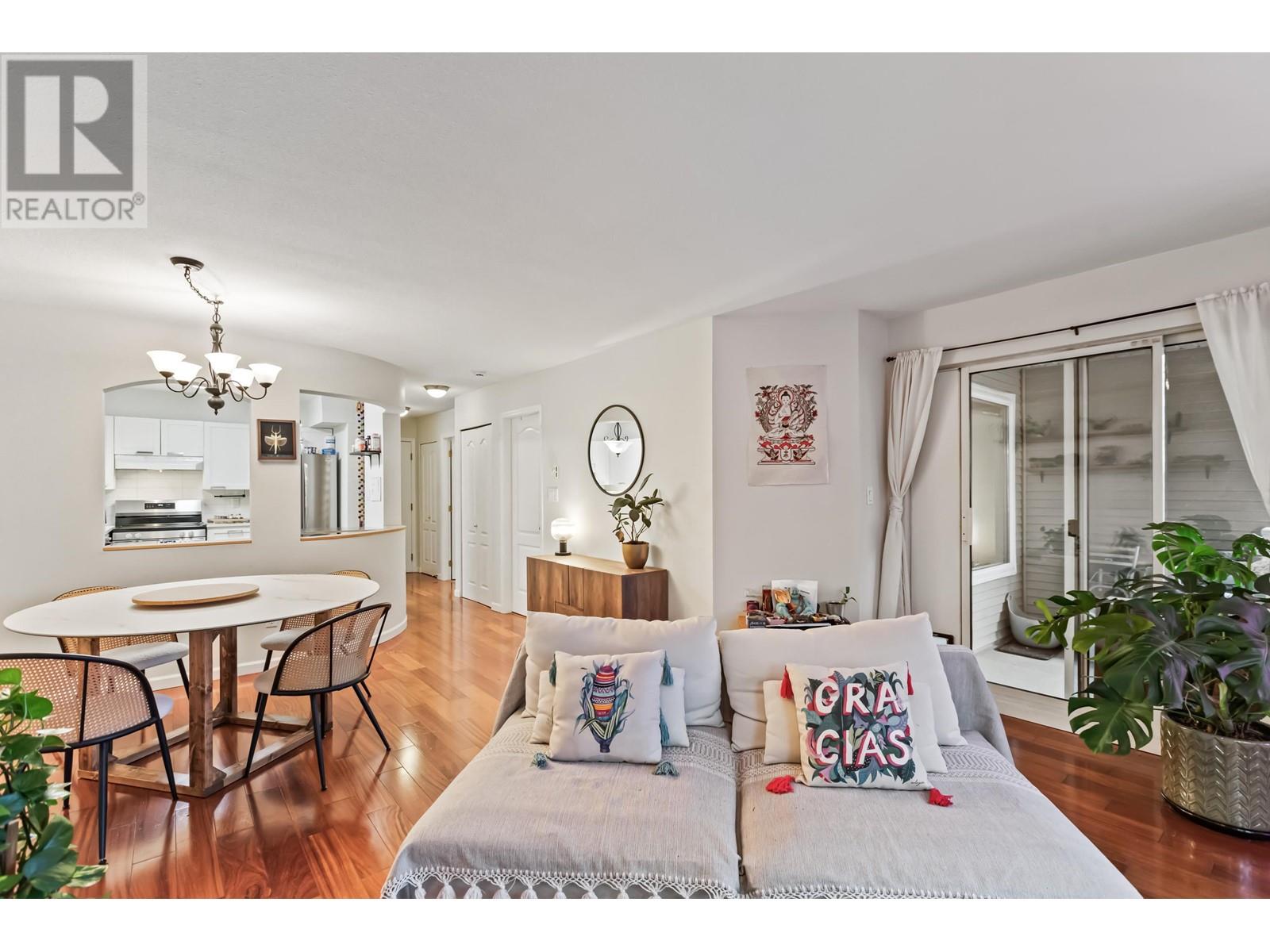 Listing Picture 21 of 32 : 308 3183 ESMOND AVENUE, Burnaby / 本拿比 - 魯藝地產 Yvonne Lu Group - MLS Medallion Club Member