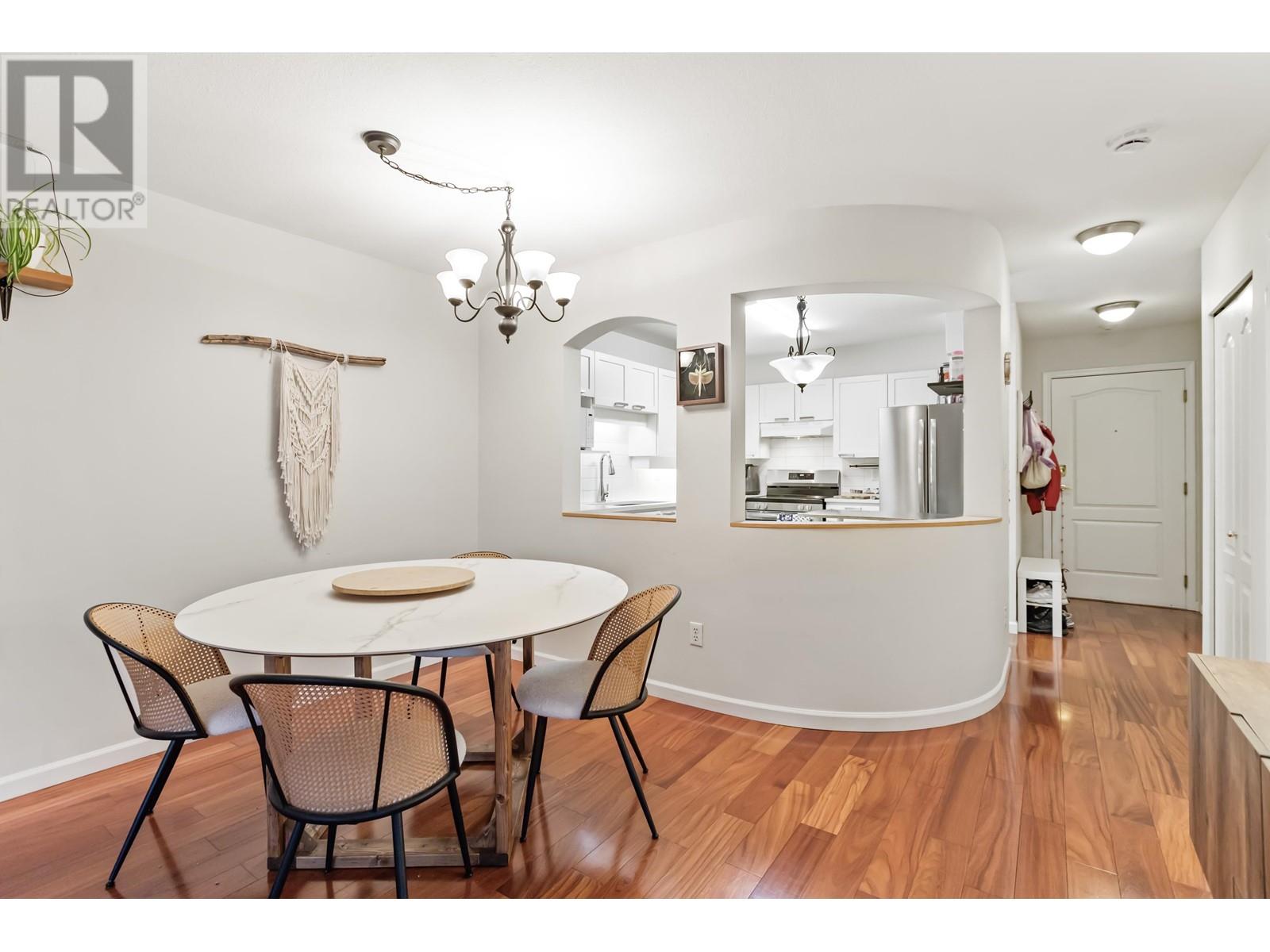 Listing Picture 12 of 32 : 308 3183 ESMOND AVENUE, Burnaby / 本拿比 - 魯藝地產 Yvonne Lu Group - MLS Medallion Club Member