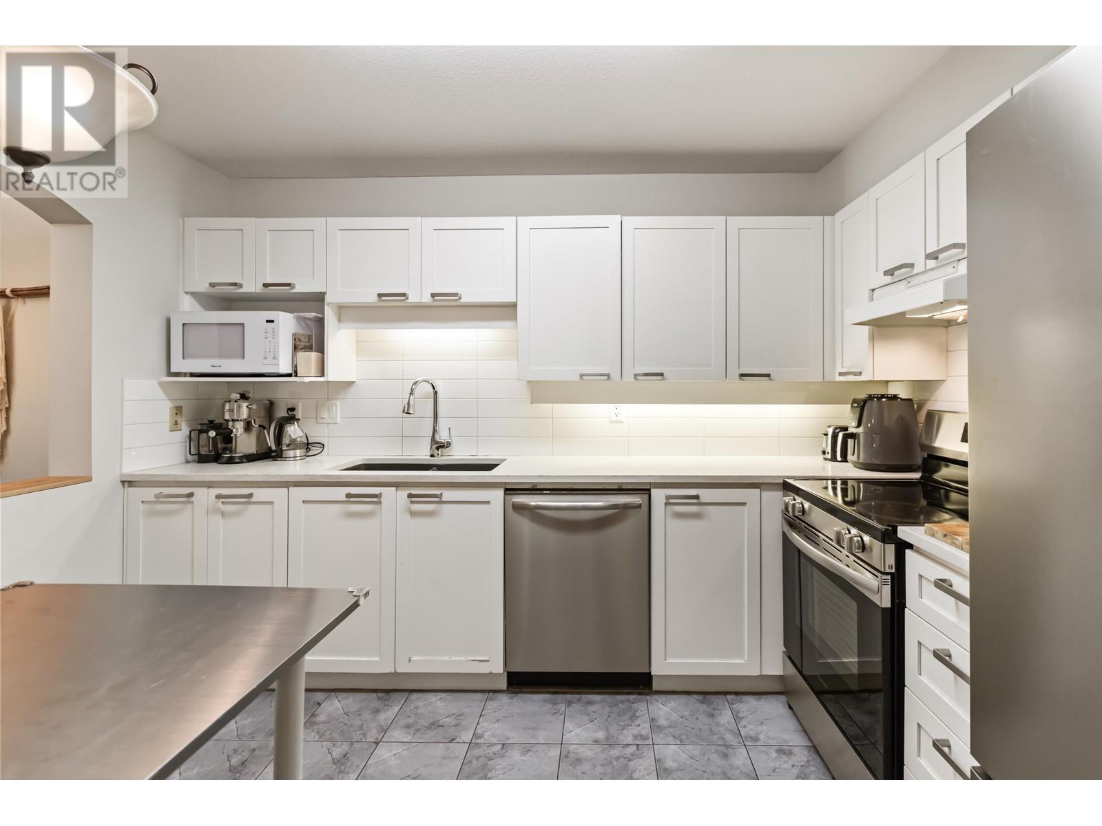 Listing Picture 8 of 32 : 308 3183 ESMOND AVENUE, Burnaby / 本拿比 - 魯藝地產 Yvonne Lu Group - MLS Medallion Club Member