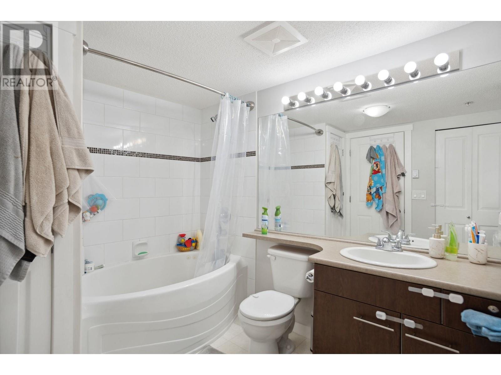 Listing Picture 14 of 26 : 3205 5119 GARDEN CITY ROAD, Richmond / 烈治文 - 魯藝地產 Yvonne Lu Group - MLS Medallion Club Member