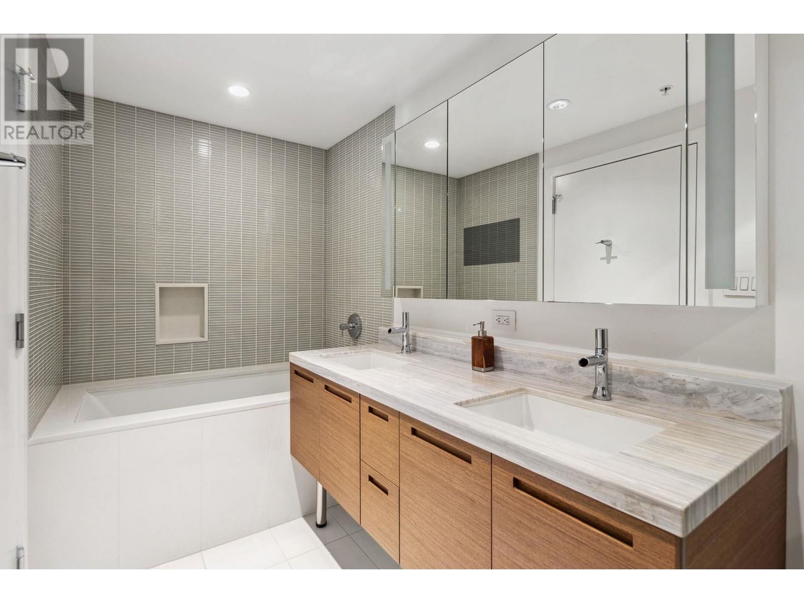 Listing Picture 29 of 40 : 4102 777 RICHARDS STREET, Vancouver / 溫哥華 - 魯藝地產 Yvonne Lu Group - MLS Medallion Club Member