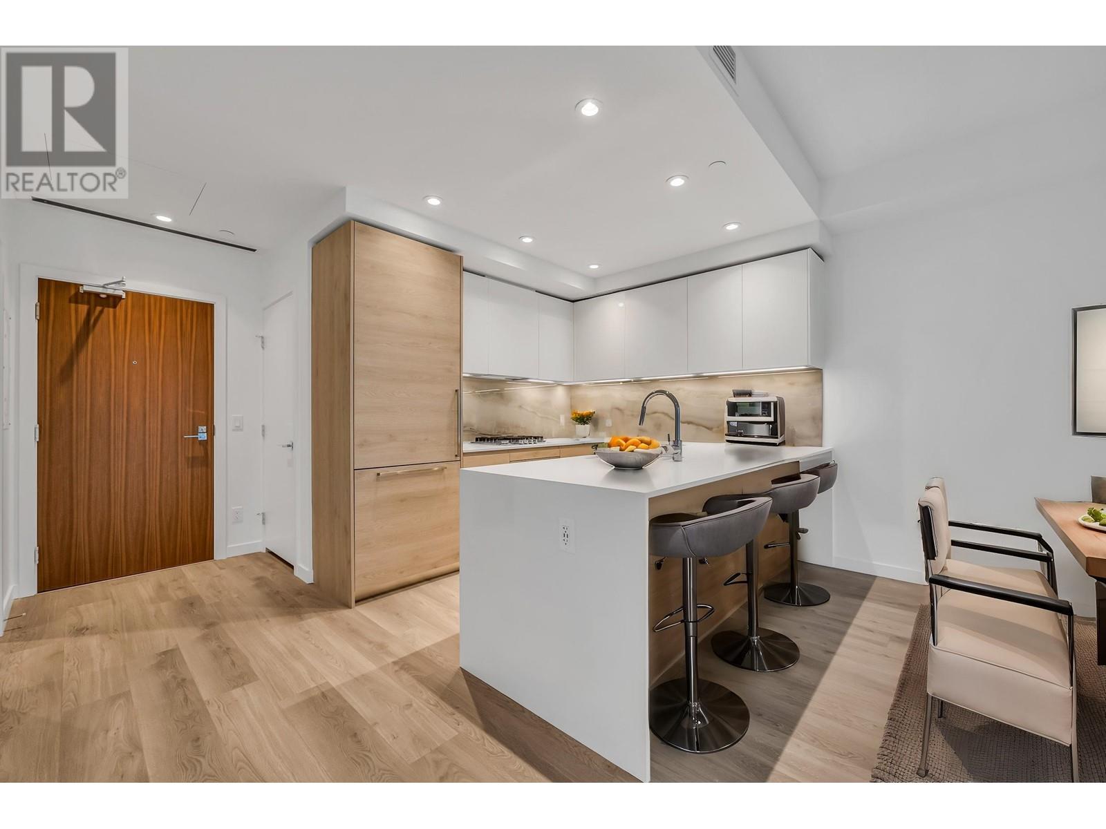 404 680 QUAYSIDE DRIVE, new westminster, British Columbia